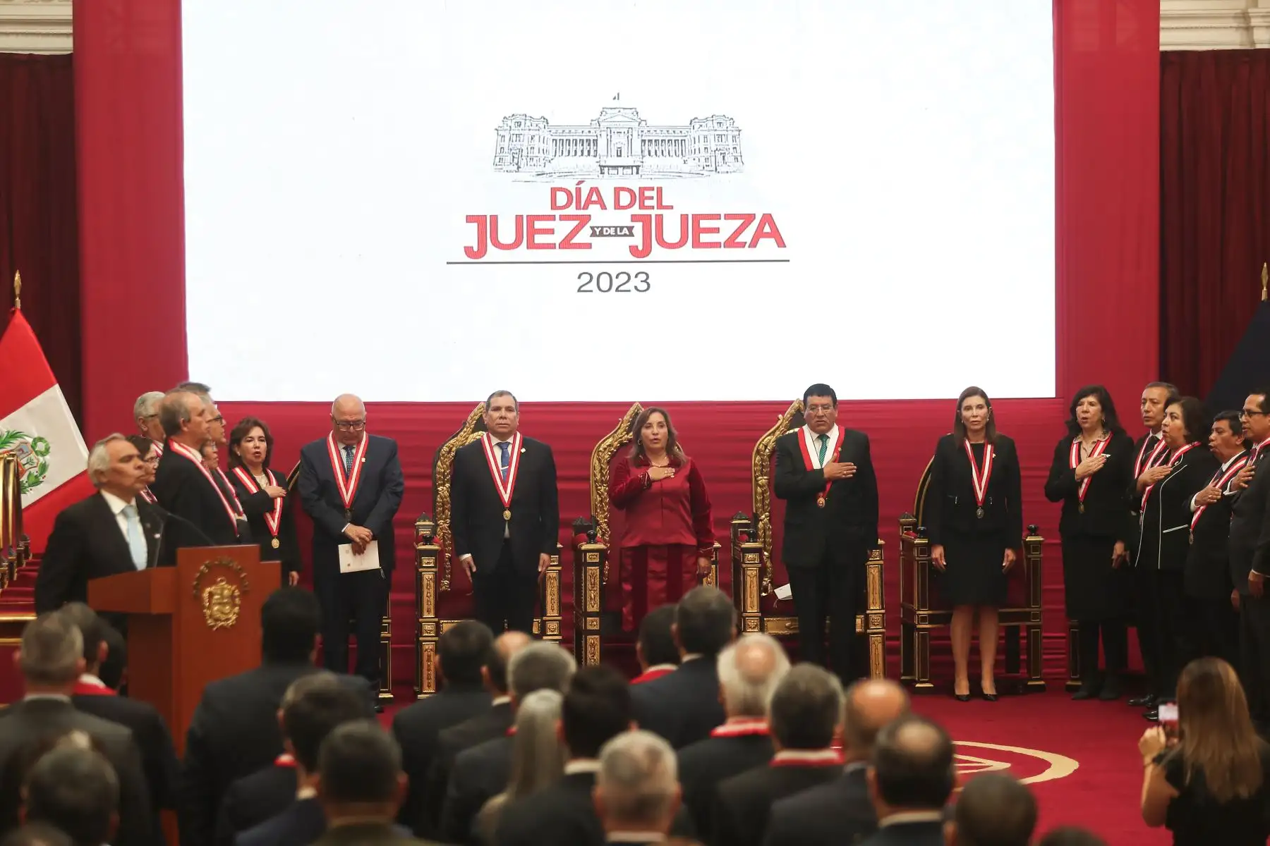 Ceremonia principal por la celebración del día del "Día del Juez y la Jueza",  en el Palacio de Justicia, con la presencia de principales autoridades como la presidenta de la República, Dina Boluarte Zegarra, el titular del Congreso de la República, Alejandro Soto Reyes, el Defensor del Pueblo, Josué Gutiérrez Cóndor, ministros de Estado. Foto: ANDINA/Ricardo Cuba