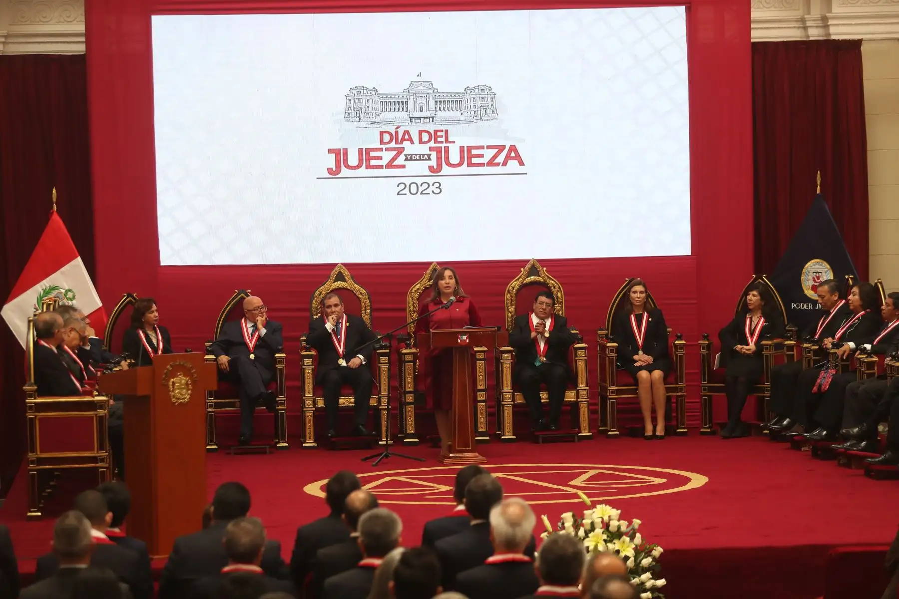 Ceremonia principal por la celebración del día del "Día del Juez y la Jueza",  en el Palacio de Justicia, con la presencia de principales autoridades como la presidenta de la República, Dina Boluarte Zegarra, el titular del Congreso de la República, Alejandro Soto Reyes, el Defensor del Pueblo, Josué Gutiérrez Cóndor, ministros de Estado. Foto: ANDINA/Ricardo Cuba