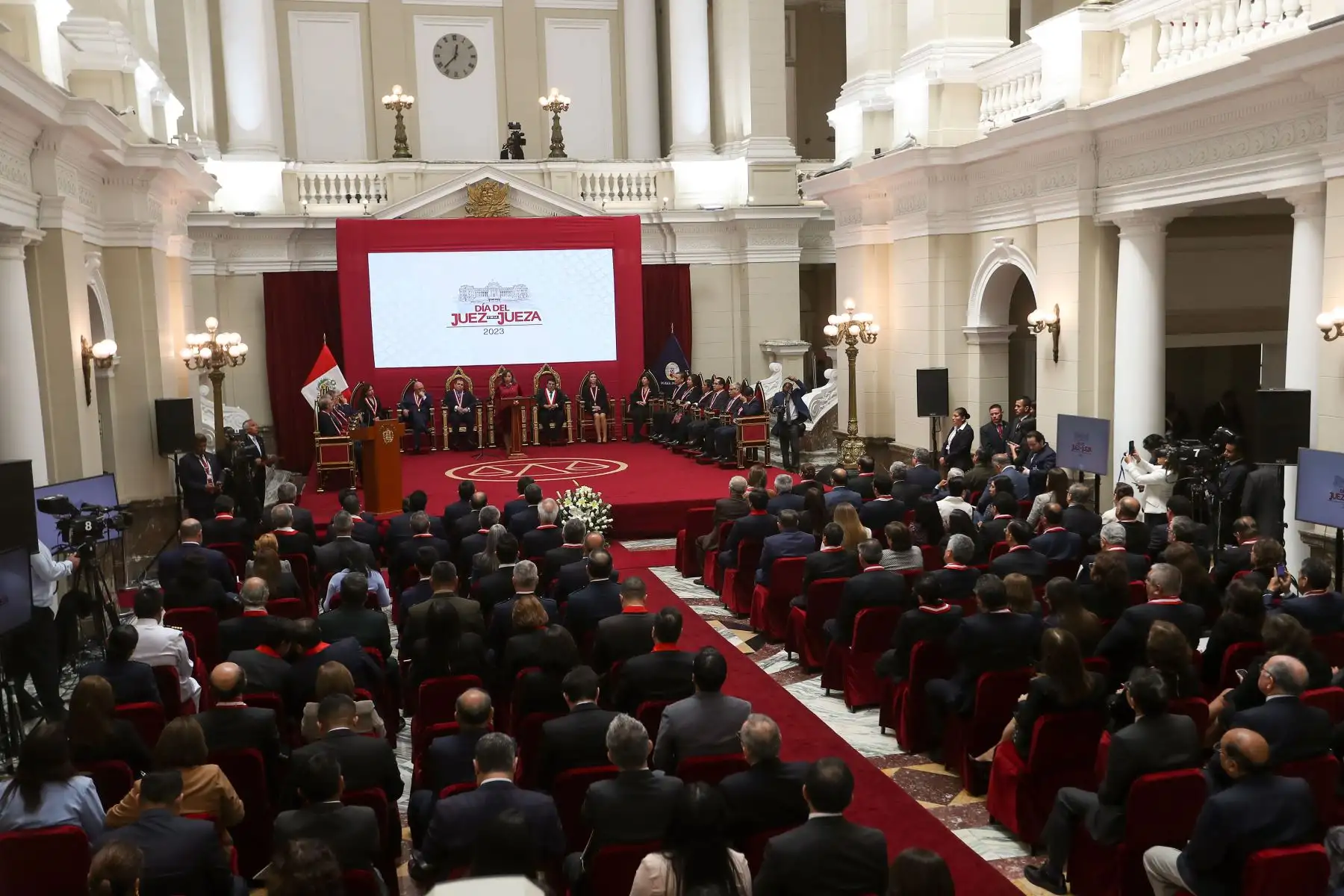 Ceremonia principal por la celebración del día del "Día del Juez y la Jueza",  en el Palacio de Justicia, con la presencia de principales autoridades como la presidenta de la República, Dina Boluarte Zegarra, el titular del Congreso de la República, Alejandro Soto Reyes, el Defensor del Pueblo, Josué Gutiérrez Cóndor, ministros de Estado. Foto: ANDINA/Ricardo Cuba