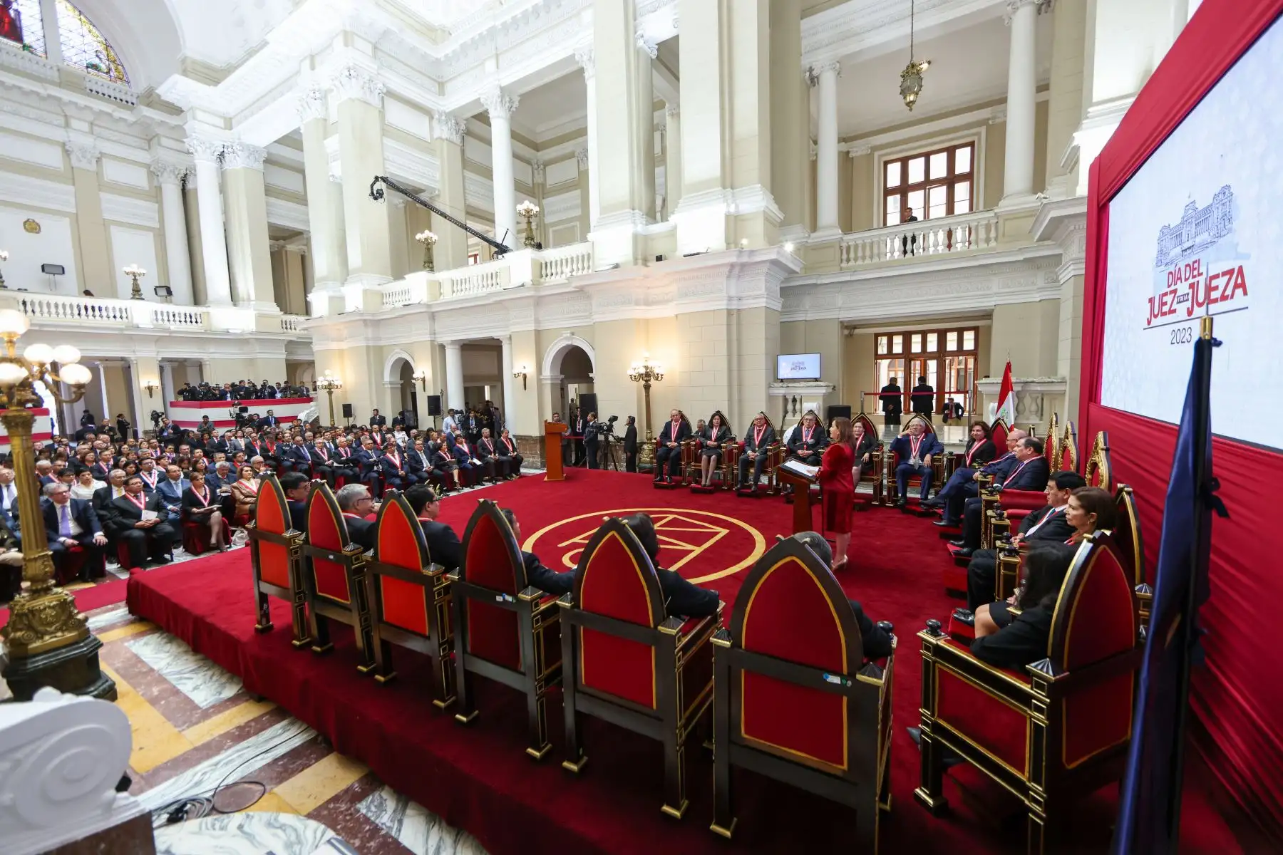 presidenta Dina Ercilia Boluarte Zegarra participa de la ceremonia por el Día del Juez y la Jueza, que se realiza en el Palacio Nacional de Justicia.Foto:ANDINA/ Prensa Presidencia