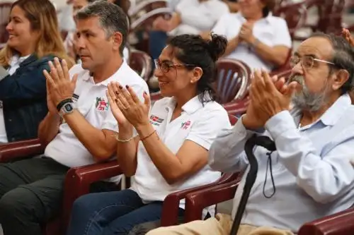 La ministra de Cultura, Leslie Urteaga, dialogó con el destacado arqueólogo Walter Alva (derecha). Foto: Ministerio de Cultura/Difusión