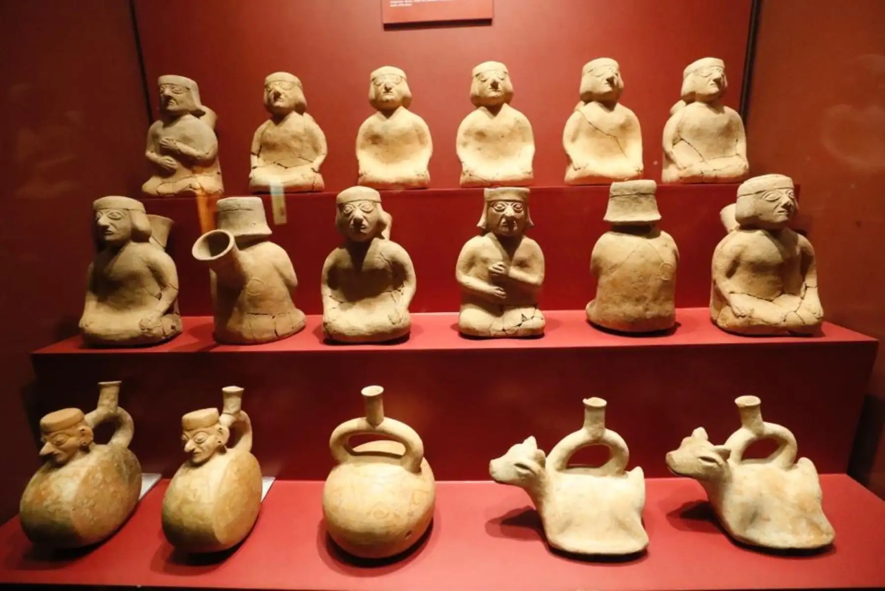 La ministra de Cultura, Leslie Urteaga Peña, llegó a la ciudad de Chiclayo para visitar los museos de la región y reunirse con las autoridades locales para conocer la situación de los sitios arqueológicos y articular acciones para su preservación. Foto:Ministerio de Cultura