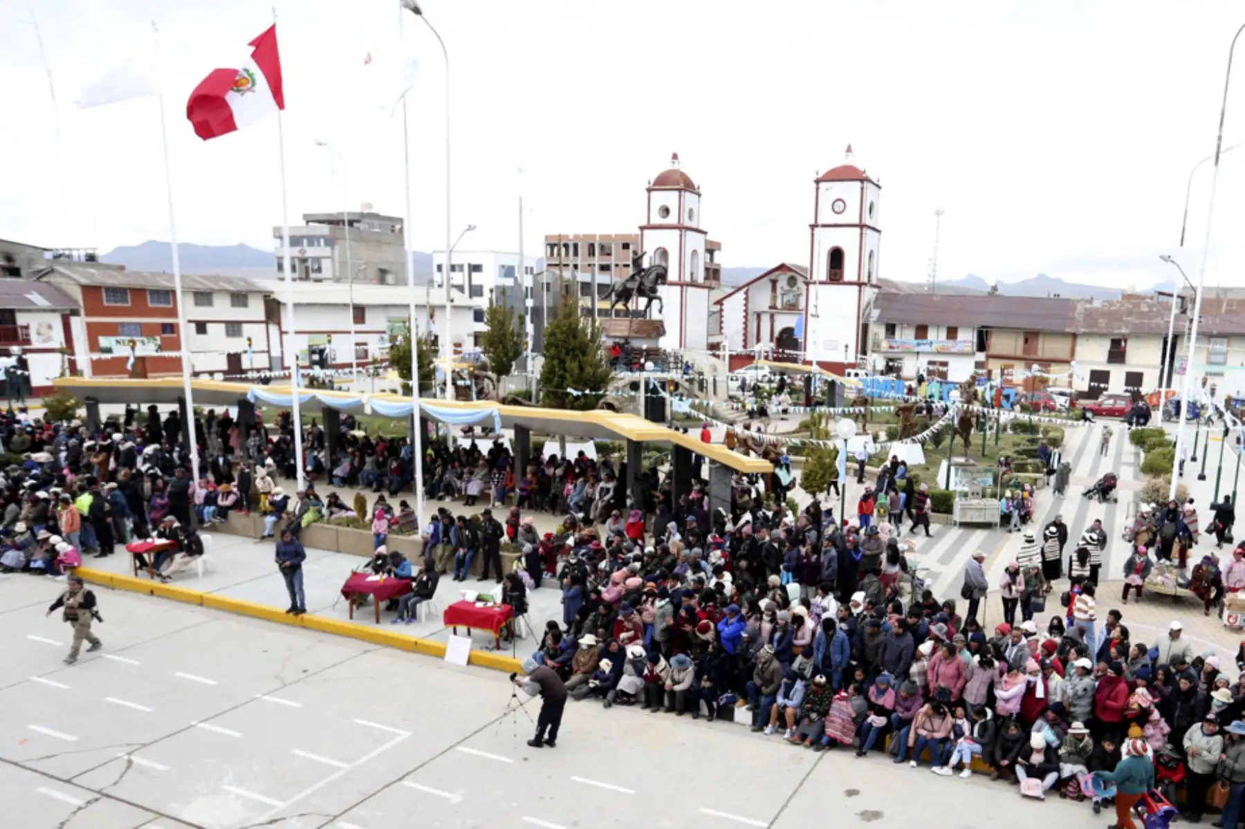 Habitantes de Junín se concentran en su Plaza de Armas para participar en diversas actividades culturales como parte de las celebraciones previas a conmemorarse la Batalla de Junín el 6 de agosto. Foto: ANDINA/Daniel Bracamonte