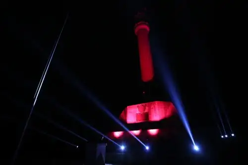 ANDINA/Daniel Bracamonte. Monumento a los vencedores de la batalla de Junín fue iluminado con los colores patrios