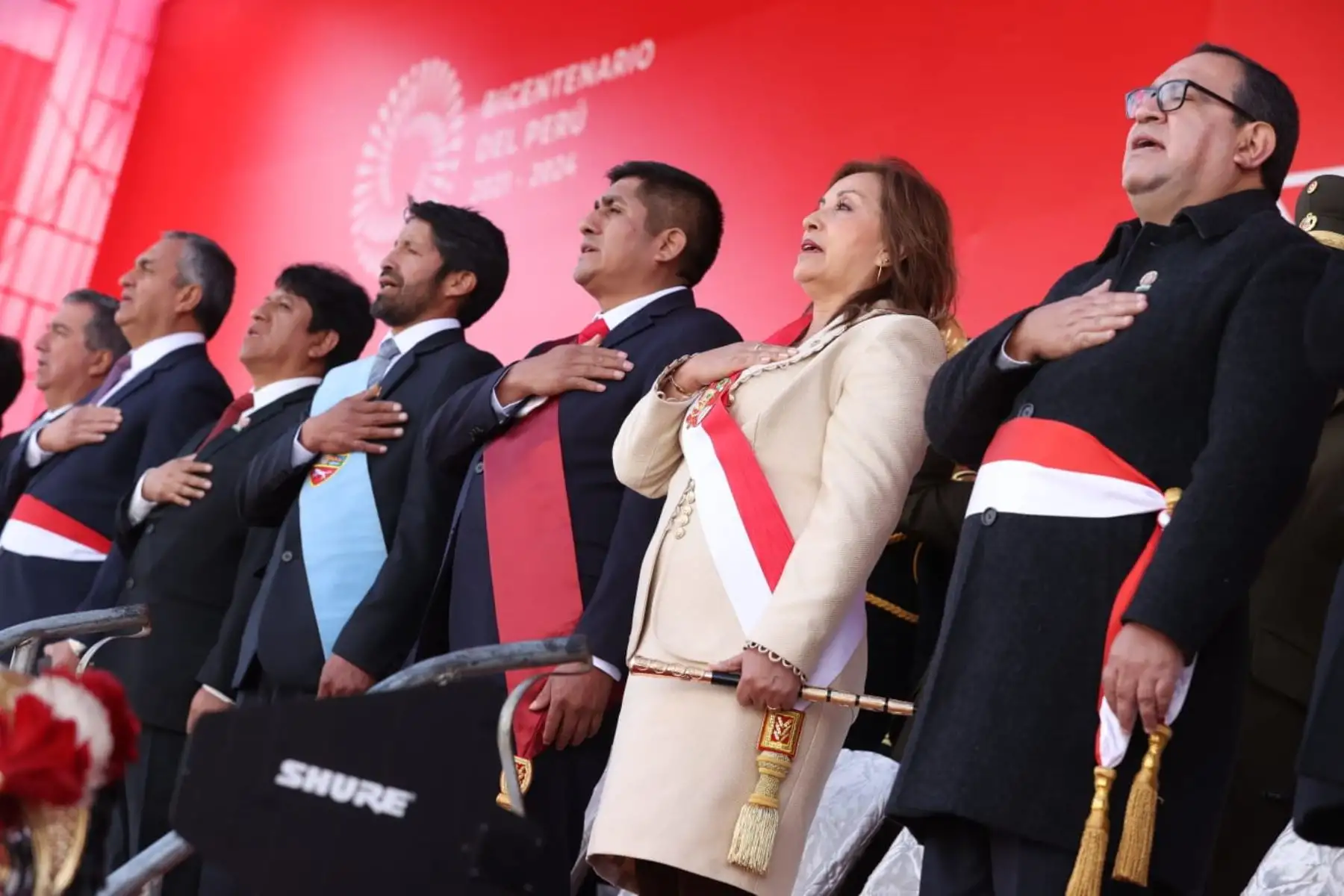 Con la presencia masiva de la población, el Gabinete Ministerial, gobernador de Junín y autoridades locales, la mandataria Dina Boluarte preside la ceremonia por el 199.° Aniversario de la Batalla de Junín, que se desarrolla en el Santuario Histórico Nacional de Chacamarca.
Foto: ANDINA/Prensa Presidencia