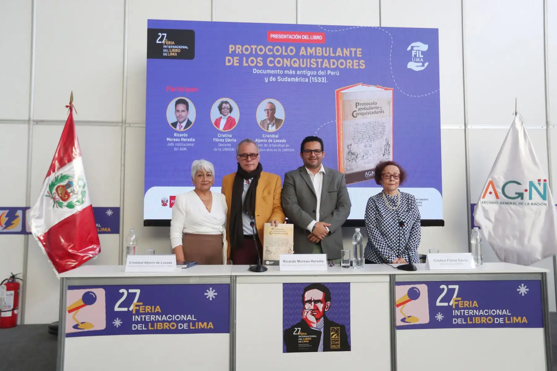 Como parte del cierre de la Feria Internacional de Libro (FIL) 2023, el Archivo General de la Nación (AGN) presentó, hoy domingo 6 de agosto, el libro “El protocolo ambulante de los conquistadores (1533- 1538)”, considerado el documento más antiguo de América. En la mesa Ruth Borja Santa Cruz, Cristobal Aljovin de Losada, Ricardo Moreau, Cristina Florez Foto: ANDINA/Ricardo Cuba