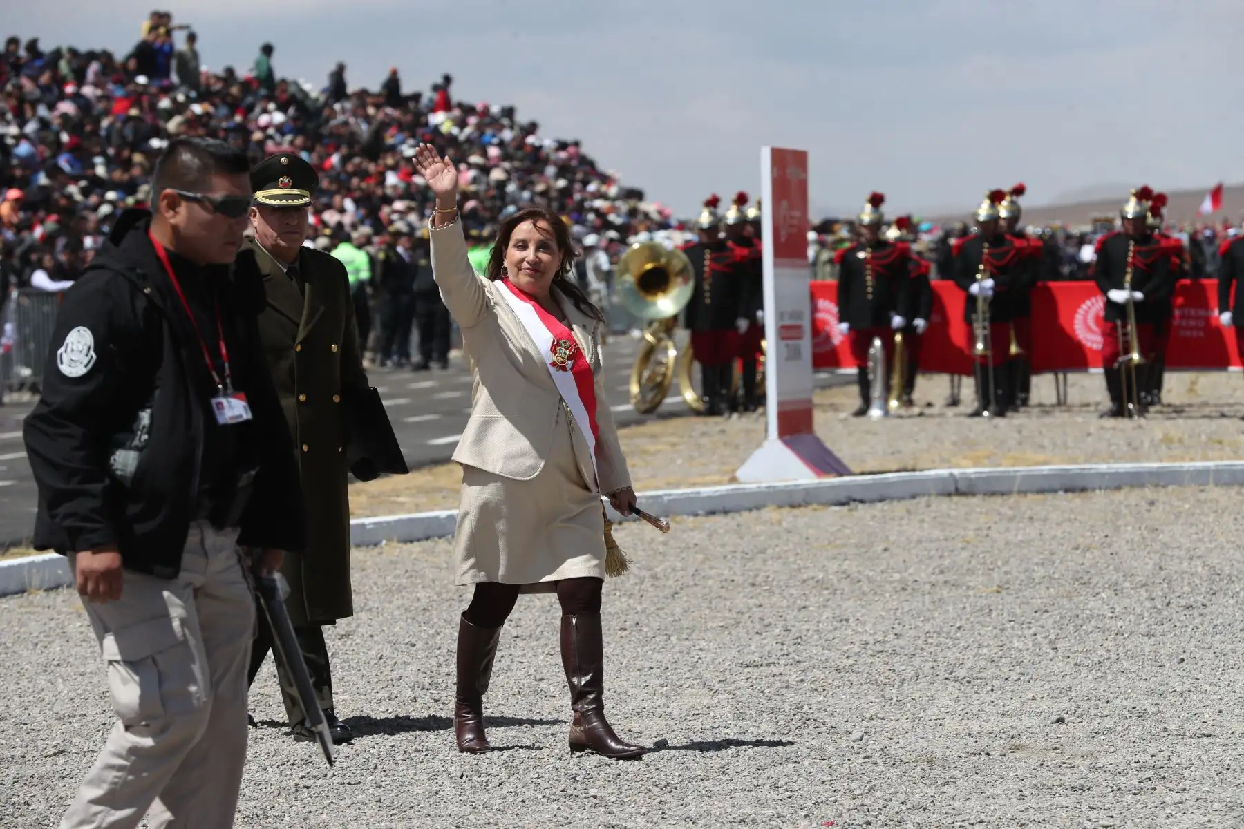 Con la presencia masiva de la población, el Gabinete Ministerial, gobernador de Junín y autoridades locales, la mandataria Dina Boluarte presidió la ceremonia por el 199.° Aniversario de la Batalla de Junín, que se desarrolló en el Santuario Histórico Nacional de Chacamarca. Foto: ANDINA/Daniel Bracamonte