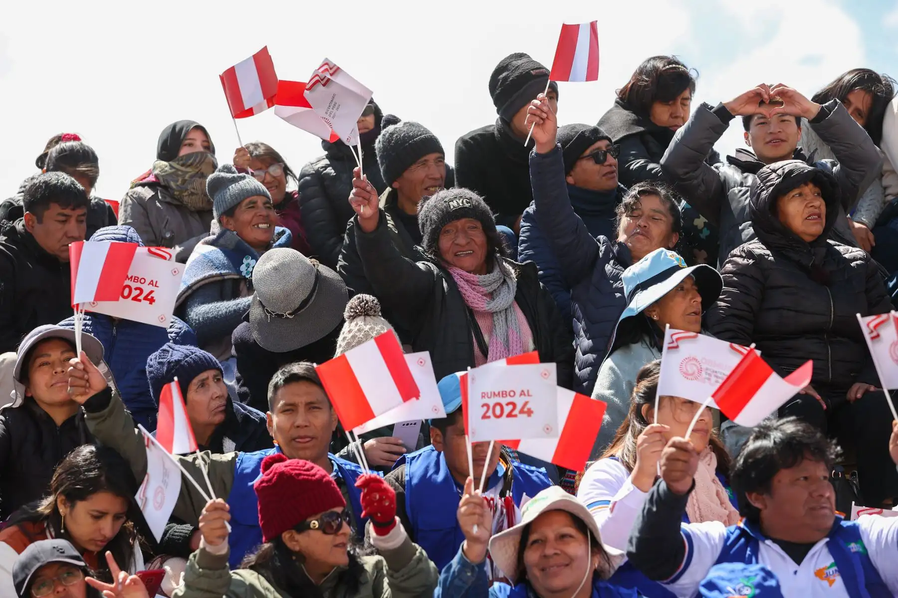 La presidenta Dina Boluarte convocó a todos los sectores a la unidad nacional, al diálogo y a la zana convivencia "Es momento de poner por encima de todo los intereses sagrados del Perú y trabajar juntos para enfrentar los grandes desafíos de nuestra patria.
Foto: ANDINA/Prensa Presidencia