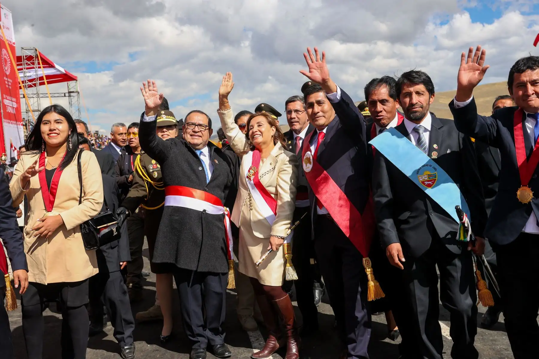 La presidenta Dina Boluarte convocó a todos los sectores a la unidad nacional, al diálogo y a la zana convivencia "Es momento de poner por encima de todo los intereses sagrados del Perú y trabajar juntos para enfrentar los grandes desafíos de nuestra patria.
Foto: ANDINA/Prensa Presidencia