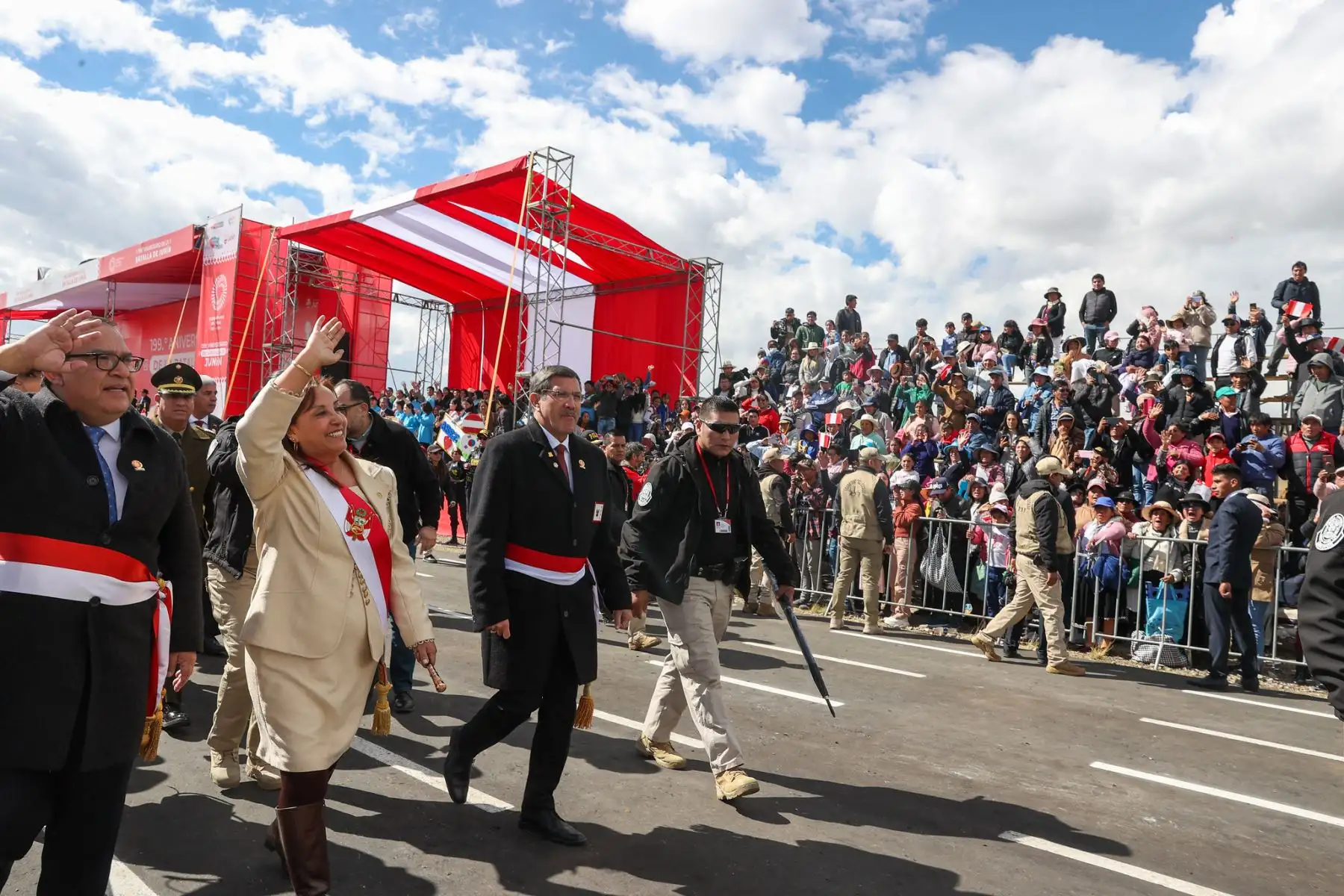La presidenta Dina Boluarte convocó a todos los sectores a la unidad nacional, al diálogo y a la zana convivencia "Es momento de poner por encima de todo los intereses sagrados del Perú y trabajar juntos para enfrentar los grandes desafíos de nuestra patria.
Foto: ANDINA/Prensa Presidencia