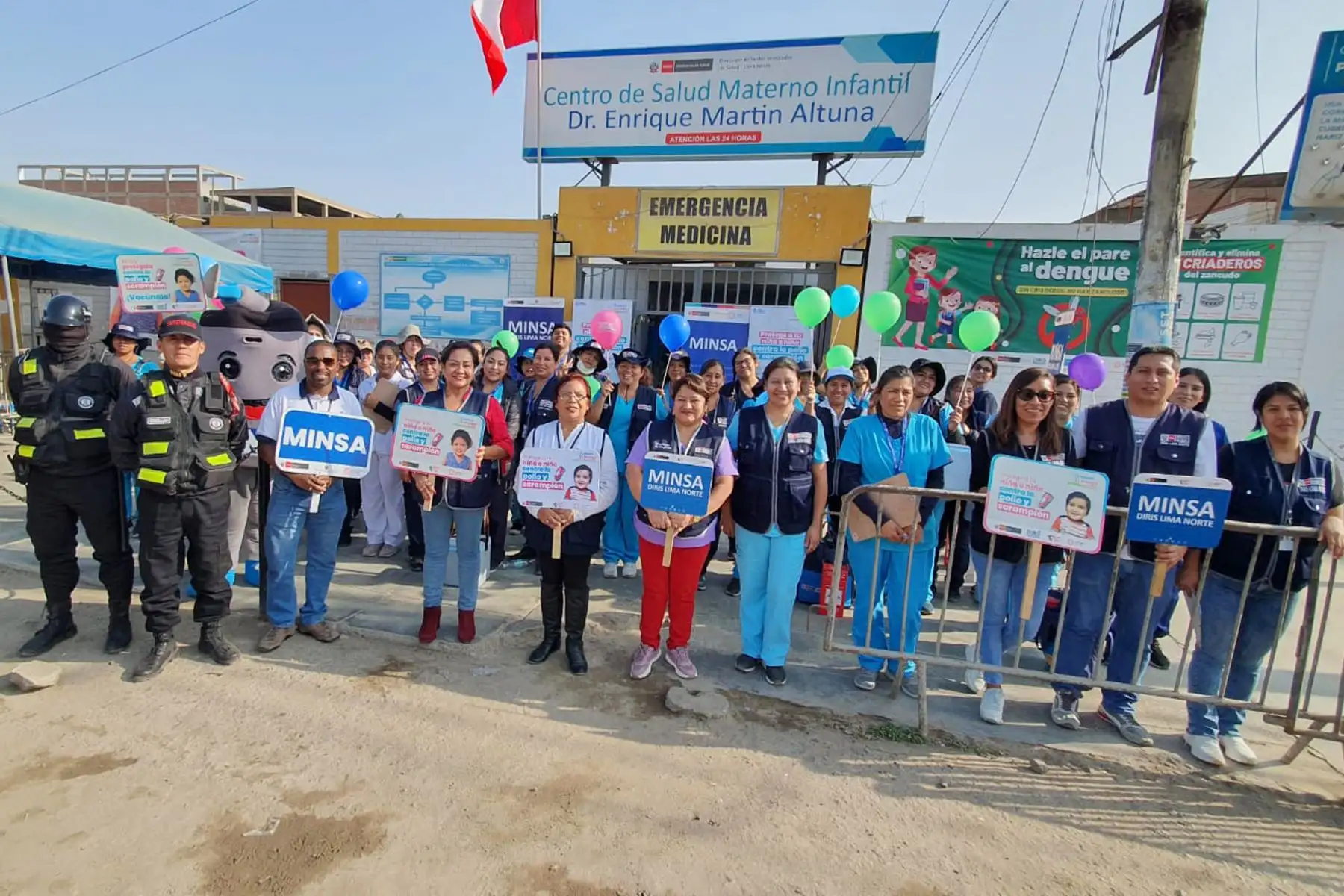 Veinte brigadas de vacunacióm inician barrido nocturno en la localidad de Zapallal en Puente Piedra, para acercar la vacunación a los niños y niñas de 2 meses a 5 años y protegerlos contra la polio. 
Foto: Minsa