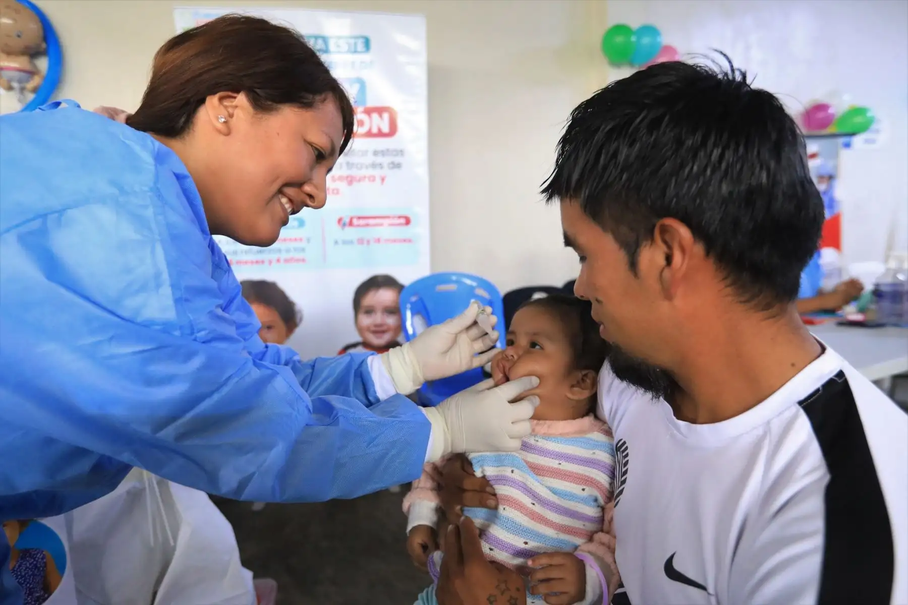 Ministerio de Salud promueve jornada de vacunación contra la Polio y Sarampión, en el Local comunal del Colegio Abandonado en El Agustino.
Foto: Minsa