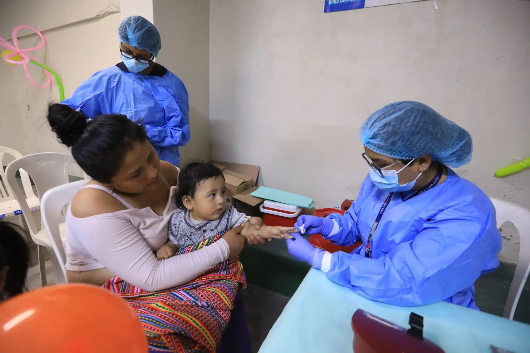 Ministerio de Salud promueve jornada de vacunación contra la Polio y Sarampión, en el Local comunal del Colegio Abandonado en El Agustino.
Foto: Minsa