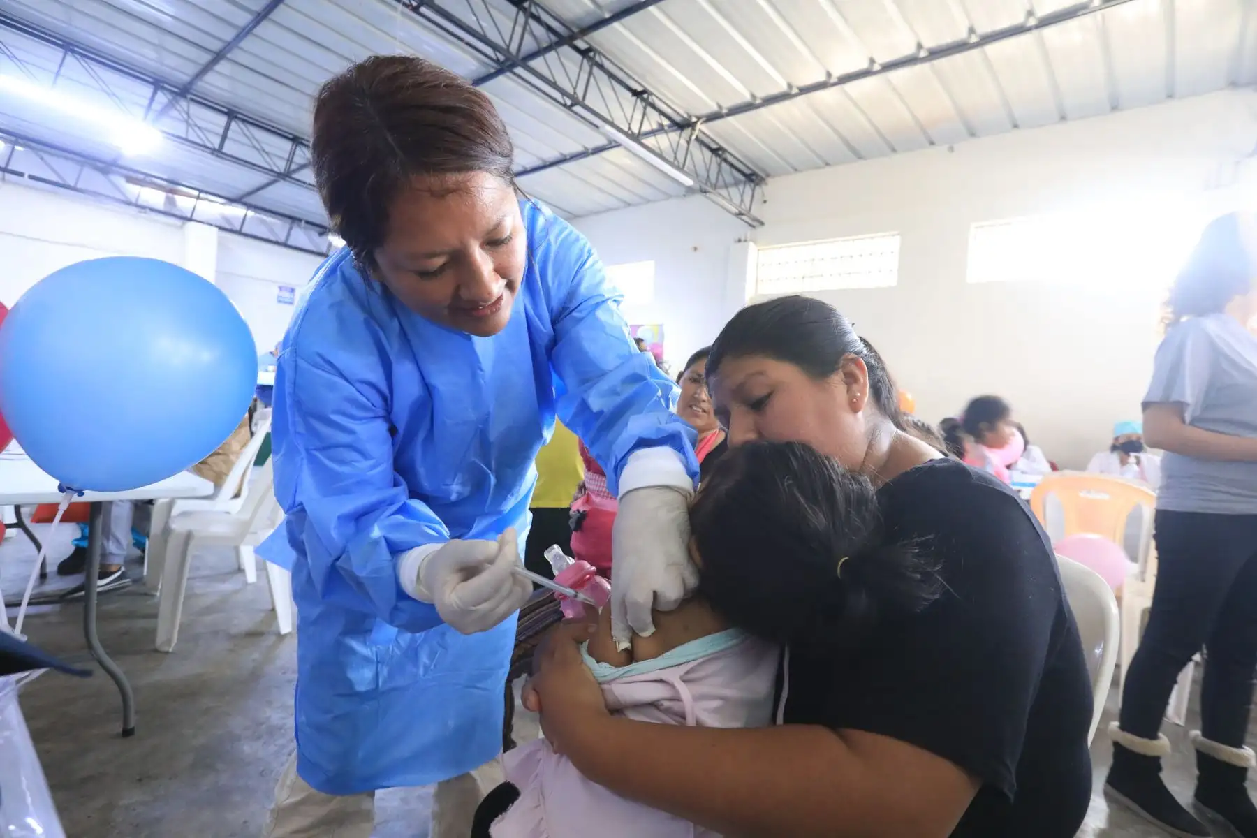Ministerio de Salud promueve jornada de vacunación contra la Polio y Sarampión, en el Local comunal del Colegio Abandonado en El Agustino.
Foto: Minsa
