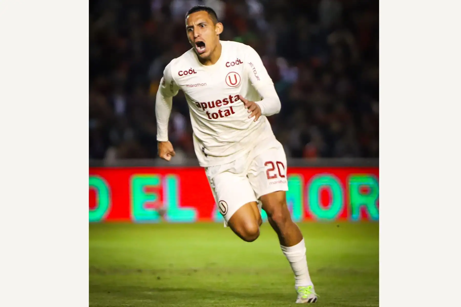 Alex Valera, futbolista de Universitario de Deportes celebra su  gol, anotado ante FBC Melgar  por la fecha 7 del Torneo Clausura 2023 en el estadio Monumental UNSA. 
Foto: Universitario