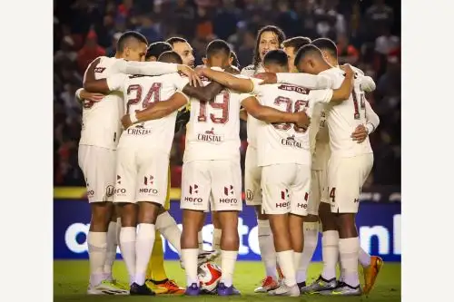 Alex Valera, futbolista de Universitario de Deportes celebra su  gol, anotado ante FBC Melgar  por la fecha 7 del Torneo Clausura 2023 en el estadio Monumental UNSA. Foto: Liga 1