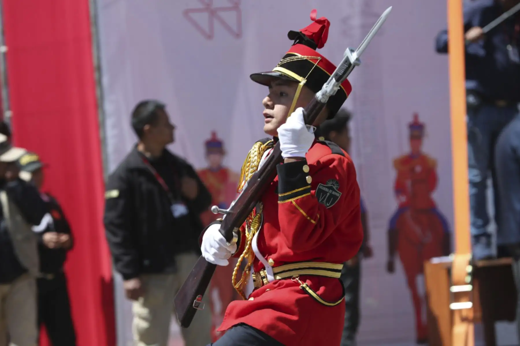 En el desfile cívico-militar realizado en el Santuario Histórico de Chacamarca, como parte de las celebraciones por la conmemoración de los 199 años de la Batalla de Junín, también participaron escolares de colegios emblemáticos de la región Junín. Foto: ANDINA/Daniel Bracamonte