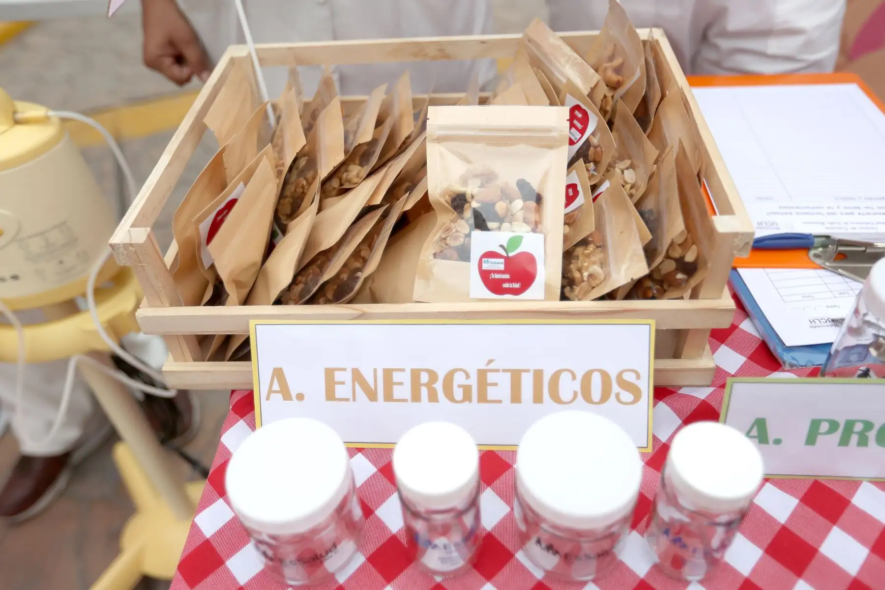 Con la finalidad de fomentar la lactancia materna exclusiva en bebés de hasta 2 años, el Seguro Social de Salud realiza en el Hospital Guillermo Almenara Irigoyen la primera feria de salud, “Amor que alimenta”, con el fin de disminuir los índices de anemia que actualmente afecta al 40% de menores de 3 años. 
Foto: ANDINA/Ricardo Cuba
