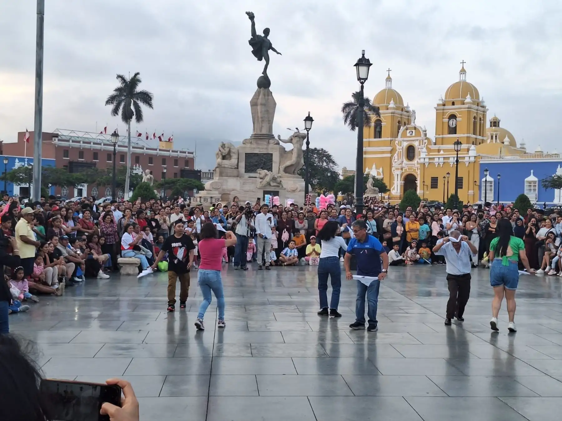 Trujillo, la capital de la región La Libertad, es uno de los destinos turísticos más visitados este año. Esta ciudad alberga importantes atractivos como Chan Chan, las huacas El Sol y la Luna, el balneario de Huanchaco y otros..