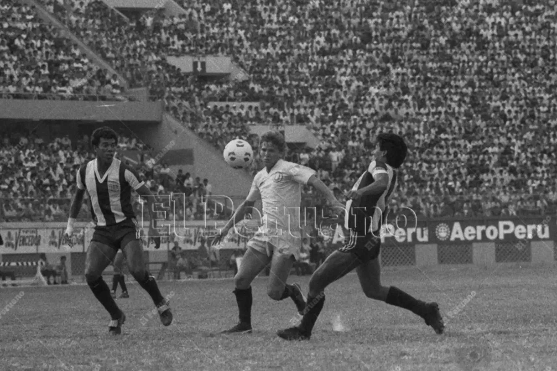 Lima - 22 diciembre 1985 / El mediocampista Jaime Drago en el clásico peruano Universitario de Deportes vs Alianza Lima. Foto: Archivo Histórico de El Peruano