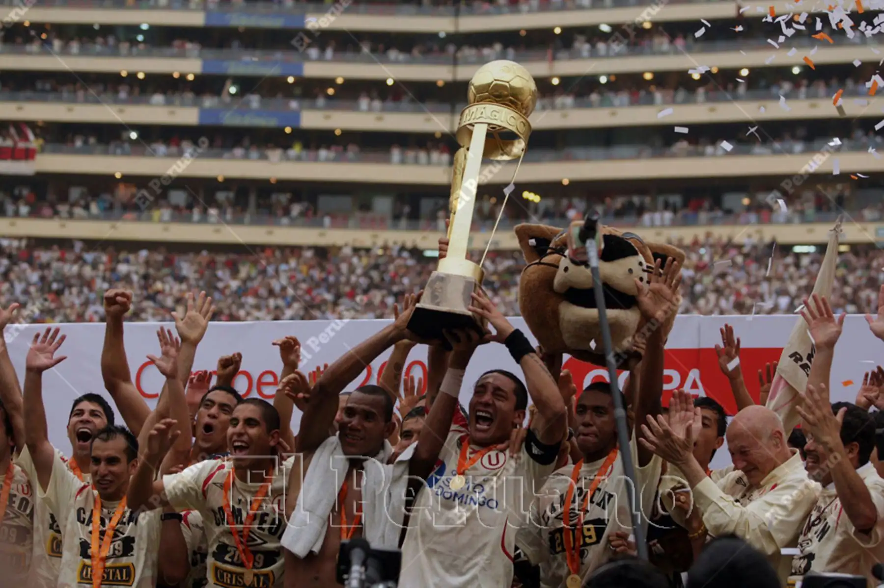 Lima - 13 diciembre 2009 / Universitario de Deportes se coronó campeón nacional 2009. Foto:Diario Oficial El Peruano