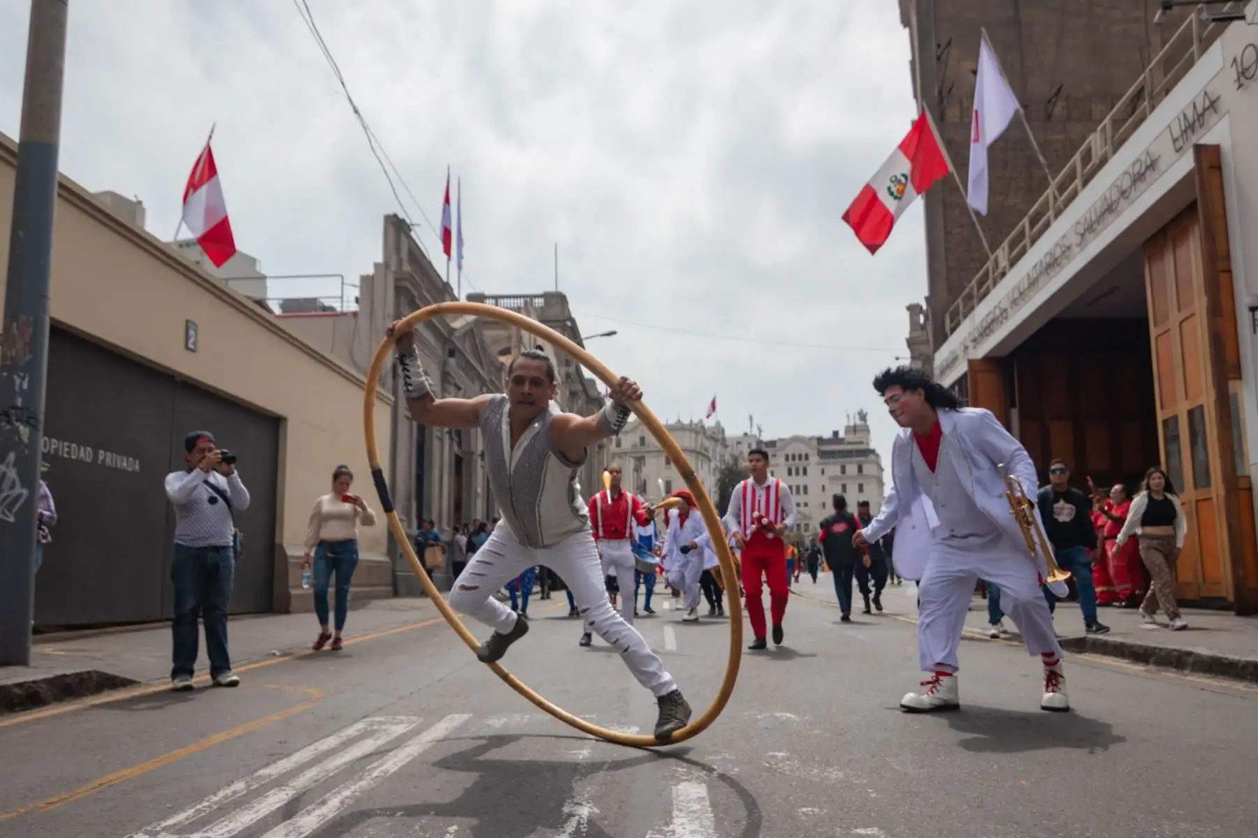 La tradicional actividad dominical organizada por la Municipalidad de Lima, a través de la Gerencia de Cultura, contó con la participación de 14 circos nacionales y extranjeros que vienen desarrollando la temporada de Fiestas Patrias en nuestra capital. Foto:Difusión