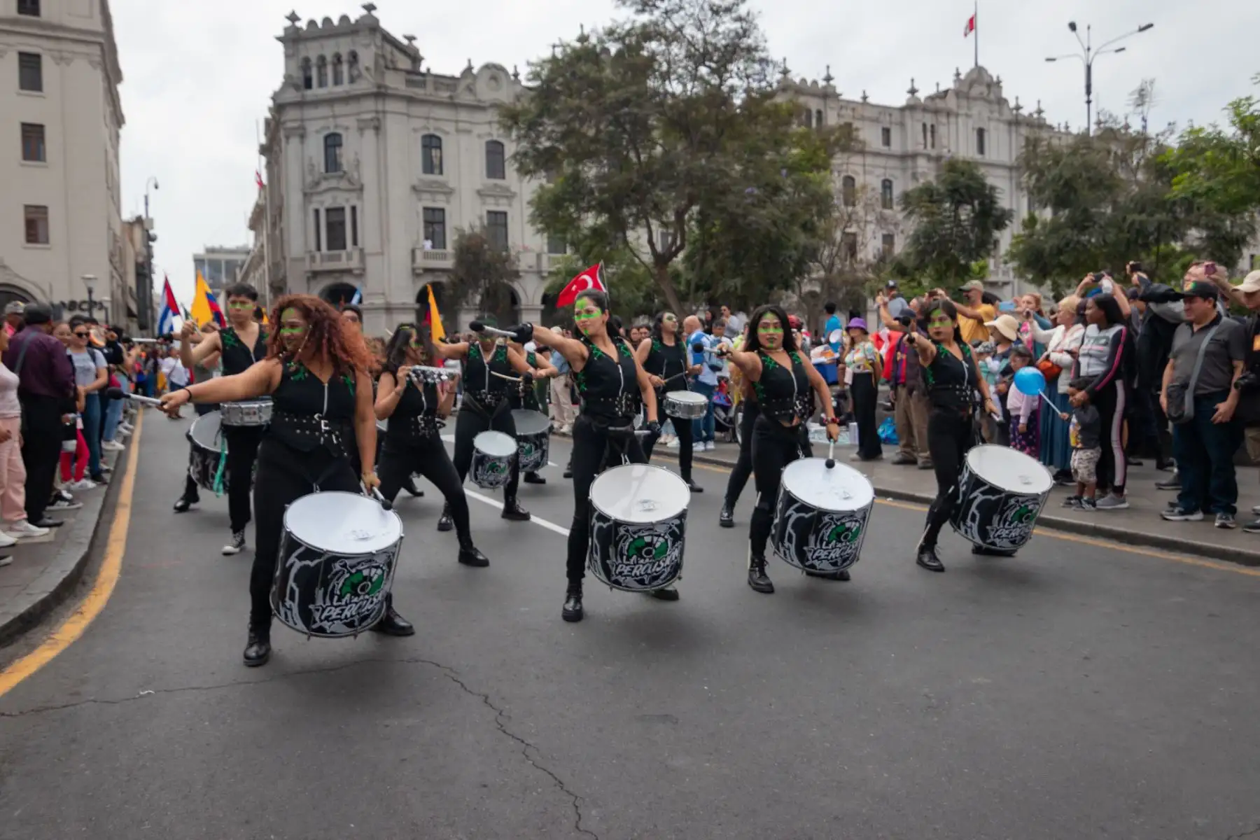 La tradicional actividad dominical organizada por la Municipalidad de Lima, a través de la Gerencia de Cultura, contó con la participación de 14 circos nacionales y extranjeros que vienen desarrollando la temporada de Fiestas Patrias en nuestra capital. Foto:Difusión