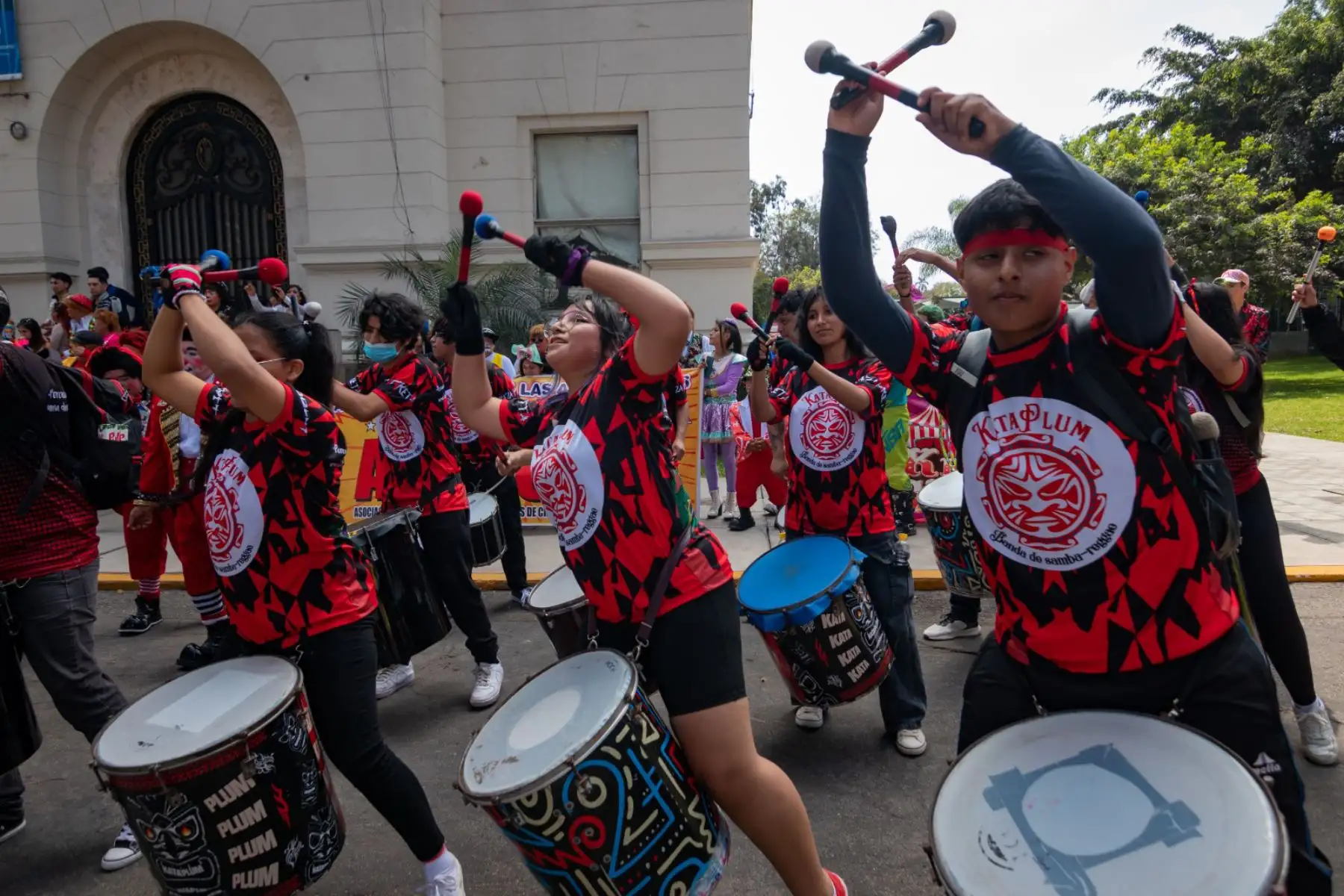 La tradicional actividad dominical organizada por la Municipalidad de Lima, a través de la Gerencia de Cultura, contó con la participación de 14 circos nacionales y extranjeros que vienen desarrollando la temporada de Fiestas Patrias en nuestra capital. Foto:Difusión