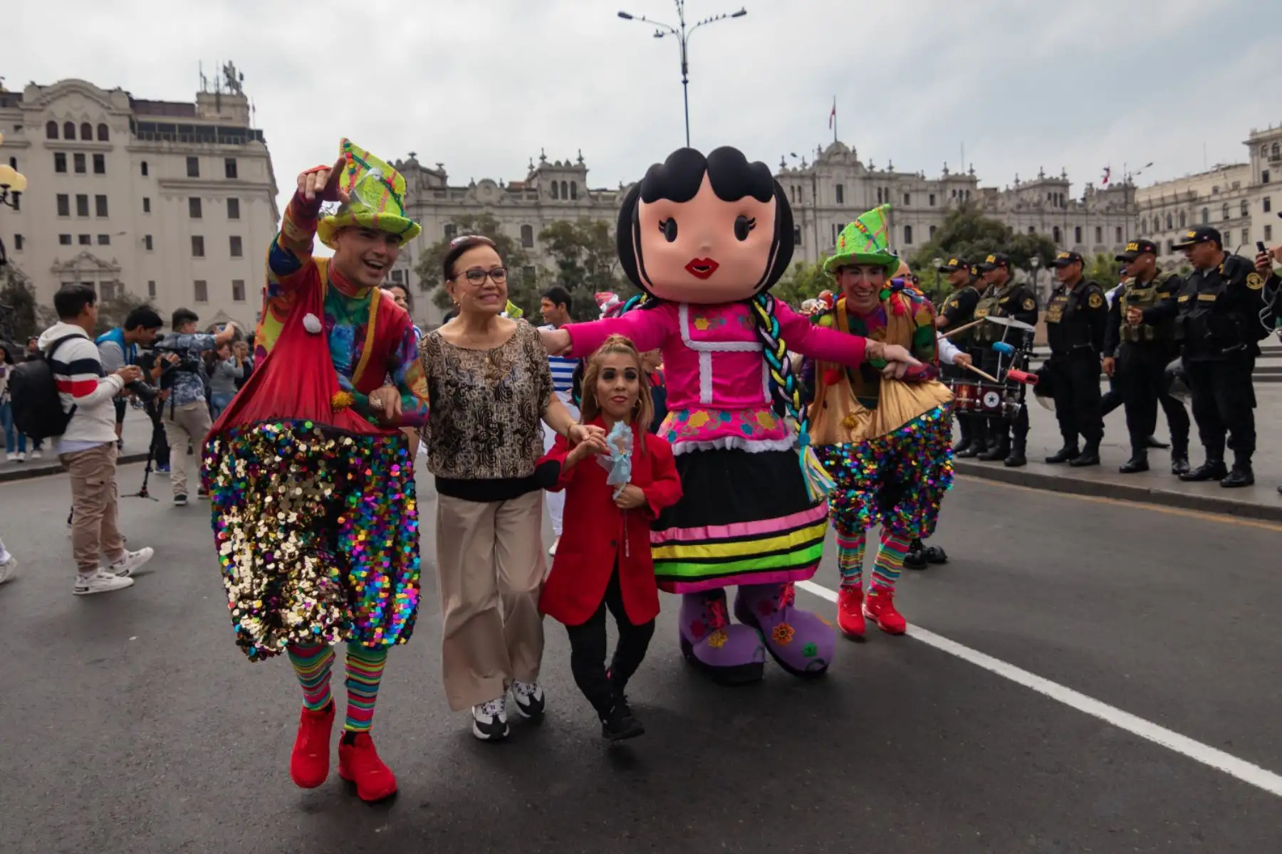 La tradicional actividad dominical organizada por la Municipalidad de Lima, a través de la Gerencia de Cultura, contó con la participación de 14 circos nacionales y extranjeros que vienen desarrollando la temporada de Fiestas Patrias en nuestra capital. Foto:Difusión
