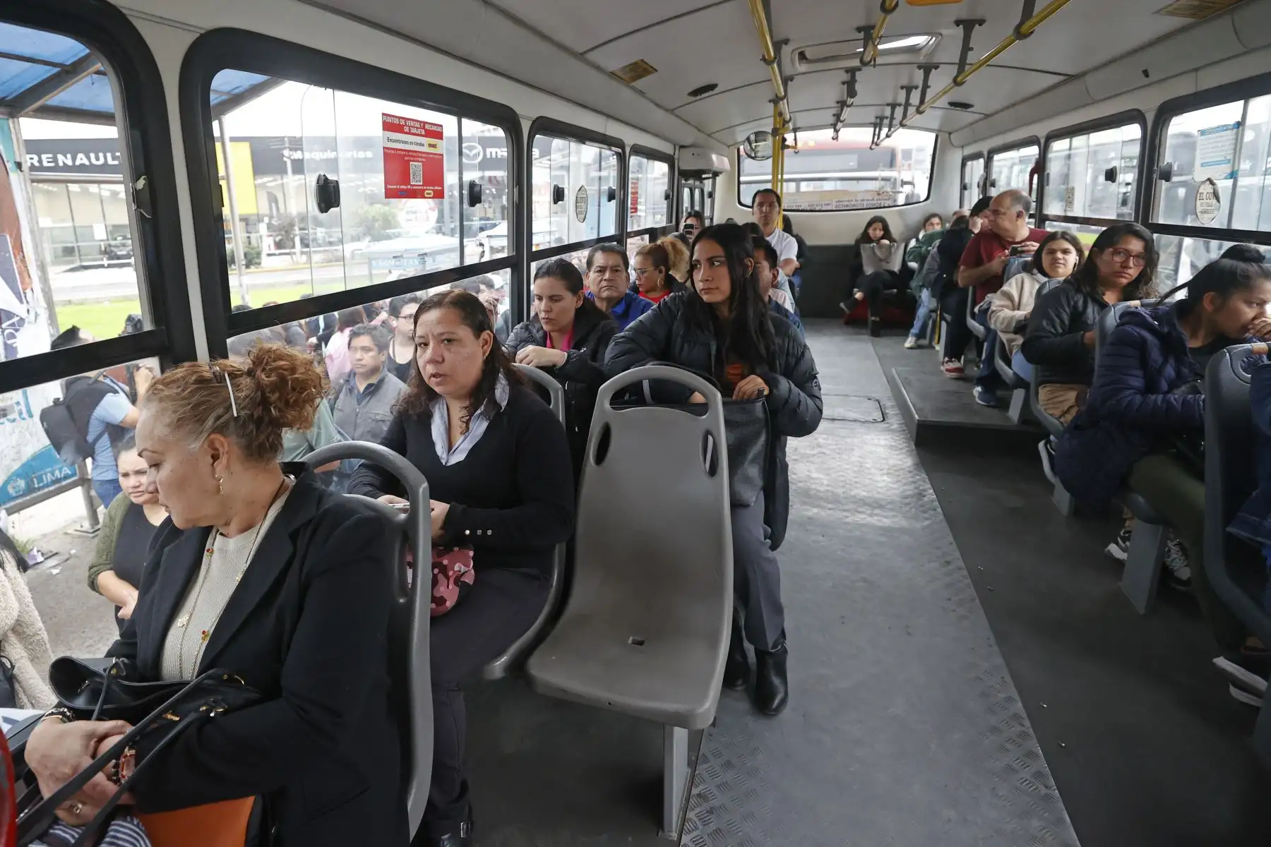 A partir de hoy martes 8 de agosto se modificarán los recorridos de 16 rutas de 12 empresas de transporte convencional, debido a que se superponen a las vías donde operan el Metropolitano y los corredores complementarios Rojo, Morado y Azul. Foto: ANDINA/Vidal Tarqui