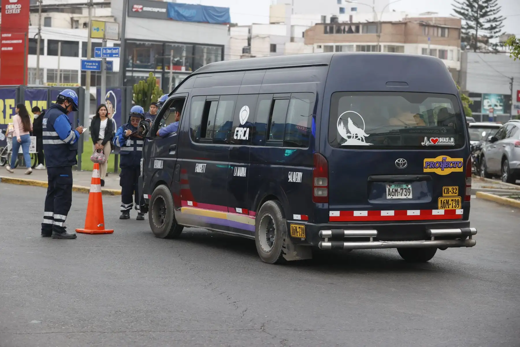 En principales avenidas de Lima Metropolitana y Callao, como Faucett, La Marina, Brasil y Túpac Amaru, la agencia Andina verificó que las unidades de las empresas no autorizadas en estas vías respetan las nuevas rutas asignadas a partir de hoy 8 de agosto. Foto: ANDINA/Vidal Tarqui