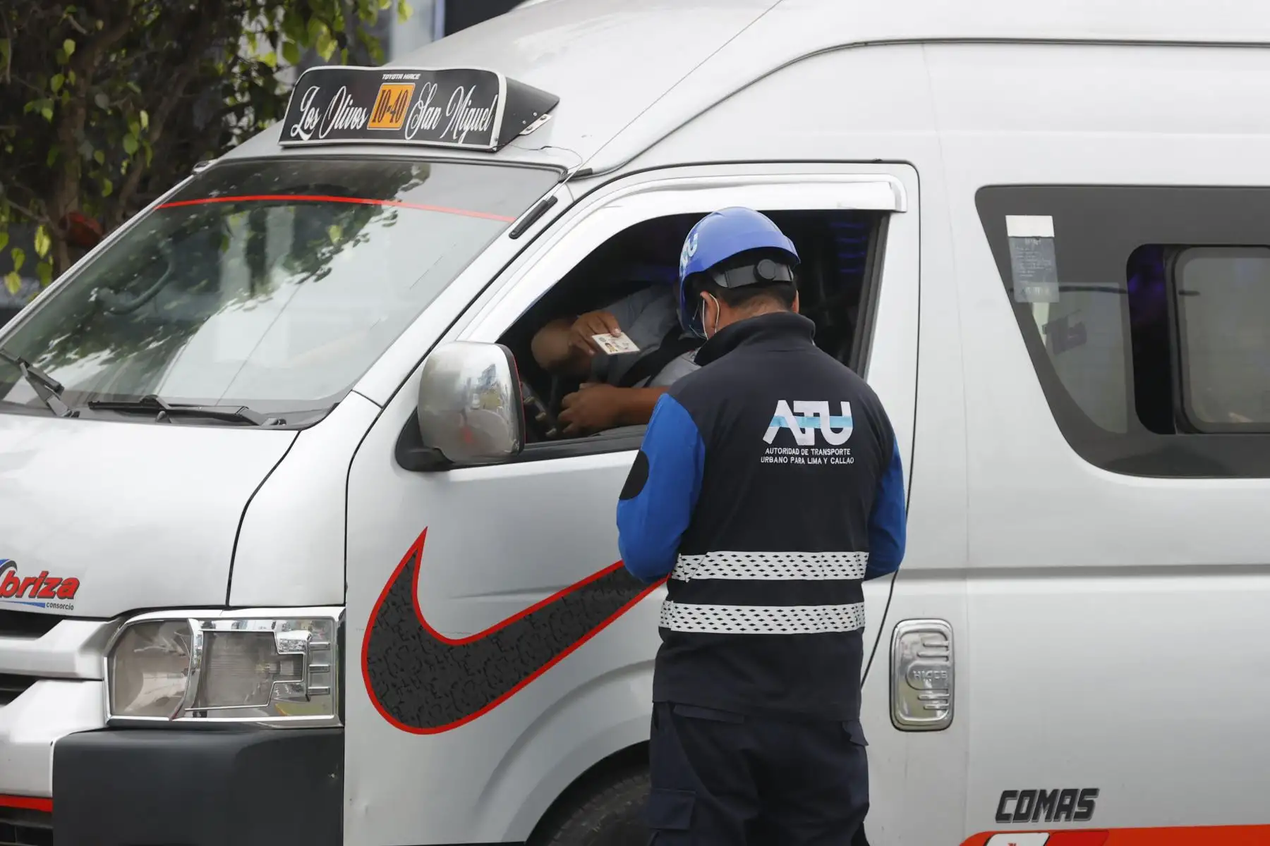 En principales avenidas de Lima Metropolitana y Callao, como Faucett, La Marina, Brasil y Túpac Amaru, la agencia Andina verificó que las unidades de las empresas no autorizadas en estas vías respetan las nuevas rutas asignadas a partir de hoy 8 de agosto. Foto: ANDINA/Vidal Tarqui