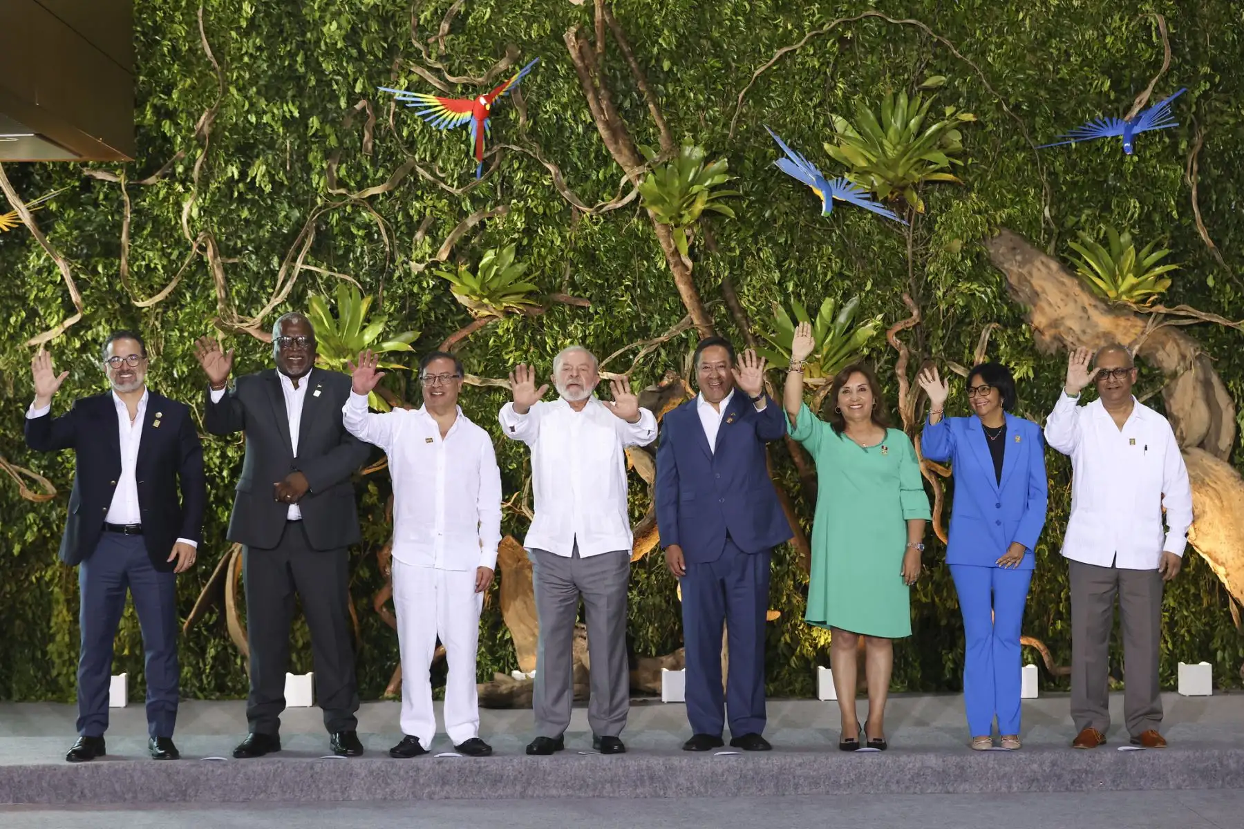 La mandataria peruana, Dina Ercilia Boluarte Zegarra, participa de la foto oficial de presidentes de los Estados partes en el Tratado de Cooperación Amazónica. Foto: ANDINA/ Prensa Presidencia