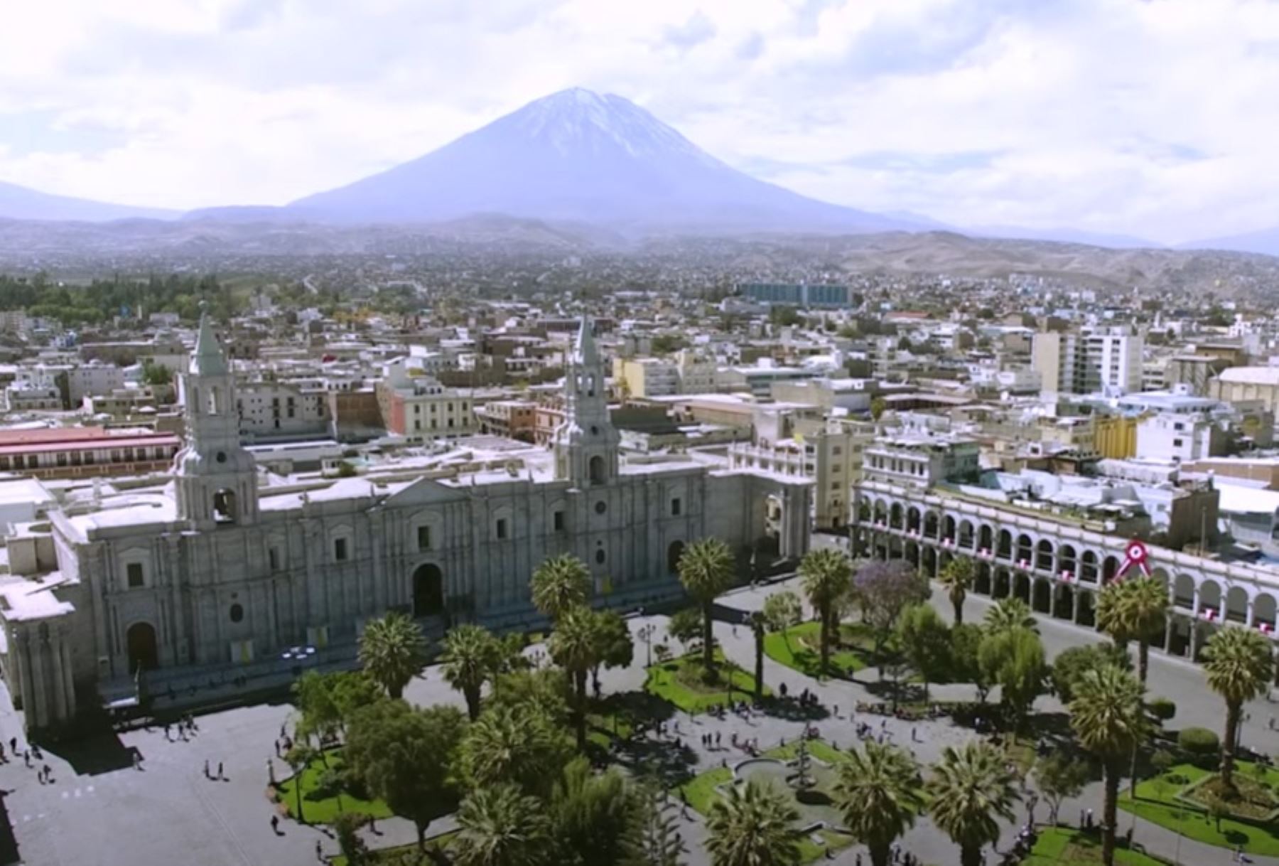 Nuevas construcciones ponen en riesgo el título de Patrimonio Cultural de la Humanidad que ostenta el Centro Histórico de Arequipa, advierte el Colegio de Arquitectos. INTERNET/Medios