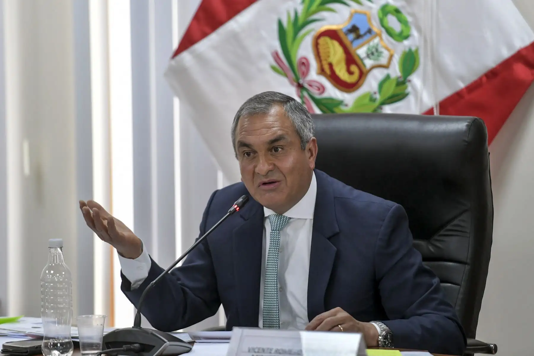 Durante su presentación ante la Comisión Especial Multipartidaria de Seguridad Ciudadana del Congreso de la República, el ministro del Interior, Vicente Romero, aclaró, por espacio de casi cuatro horas, las dudas sobre los proyectos de ley presentados por el Poder Ejecutivo para la delegación de facultades legislativas y la incorporación de una nueva categoría en la estructura de la Policía Nacional del Perú (PNP).
Foto: ANDINA/Mininter