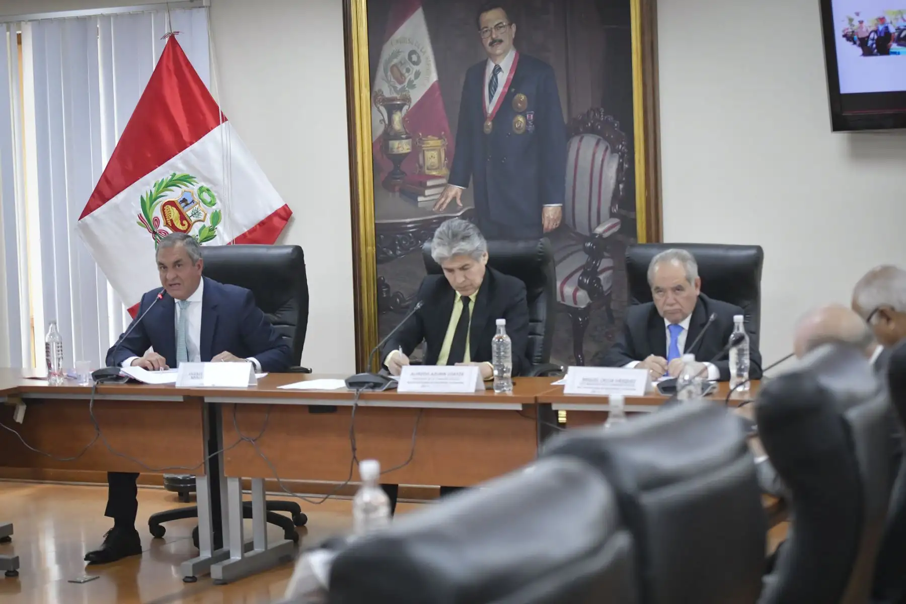 Durante su presentación ante la Comisión Especial Multipartidaria de Seguridad Ciudadana del Congreso de la República, el ministro del Interior, Vicente Romero, aclaró, por espacio de casi cuatro horas, las dudas sobre los proyectos de ley presentados por el Poder Ejecutivo para la delegación de facultades legislativas y la incorporación de una nueva categoría en la estructura de la Policía Nacional del Perú (PNP).
Foto: ANDINA/Mininter