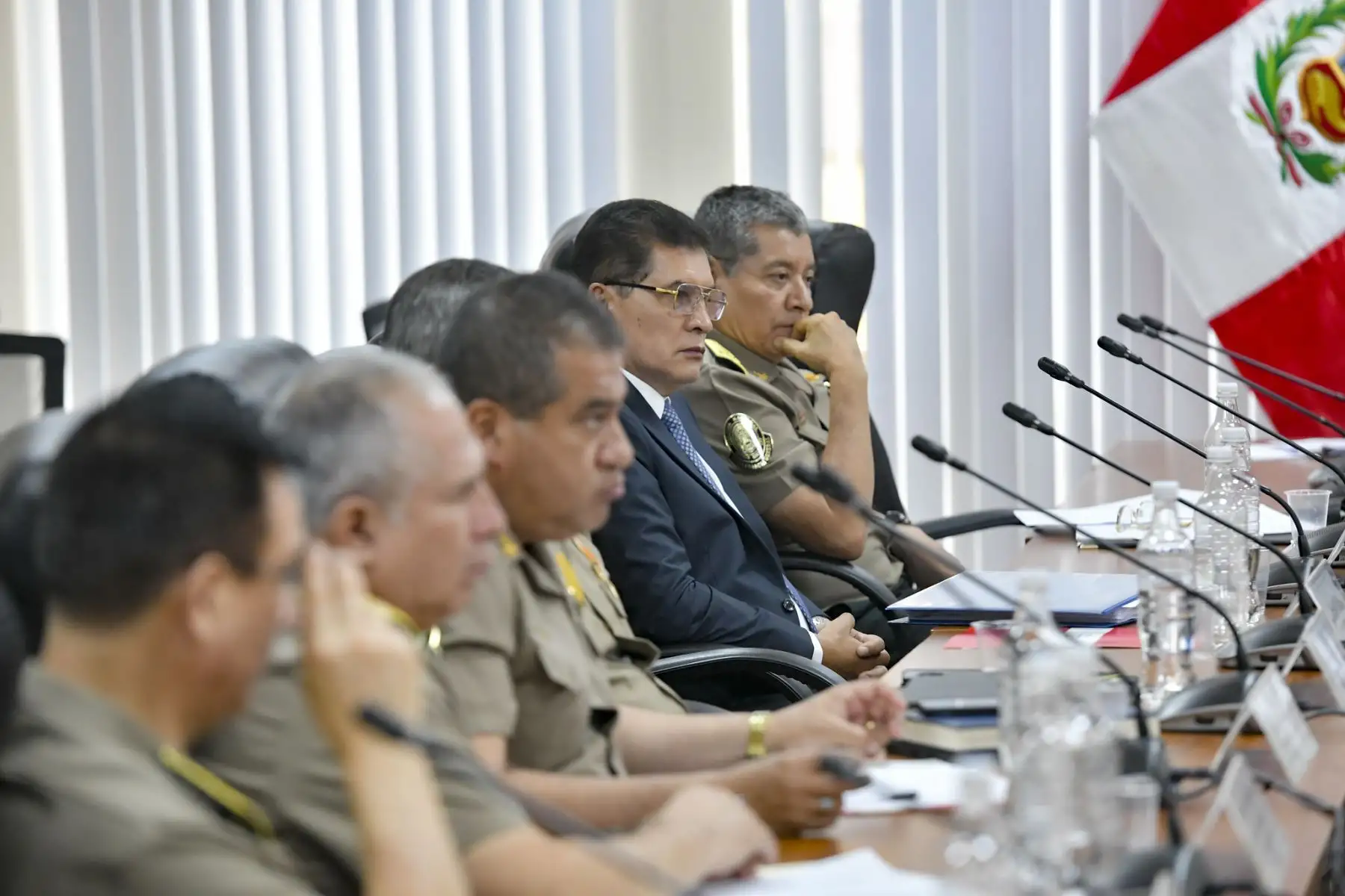 Durante su presentación ante la Comisión Especial Multipartidaria de Seguridad Ciudadana del Congreso de la República, el ministro del Interior, Vicente Romero, aclaró, por espacio de casi cuatro horas, las dudas sobre los proyectos de ley presentados por el Poder Ejecutivo para la delegación de facultades legislativas y la incorporación de una nueva categoría en la estructura de la Policía Nacional del Perú (PNP).
Foto: ANDINA/Mininter