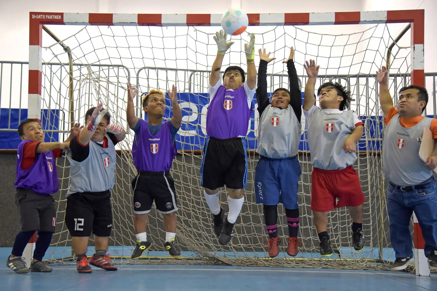 El fútbol de talla baja pide reconocimiento internacional y a tres meses del Primer Mundial de la historia que se celebrará en Argentina, la selección peruana inicia su preparación en el Polideportivo 1 de la sede Legado VIDENA. Foto: ANDINA/ Legado