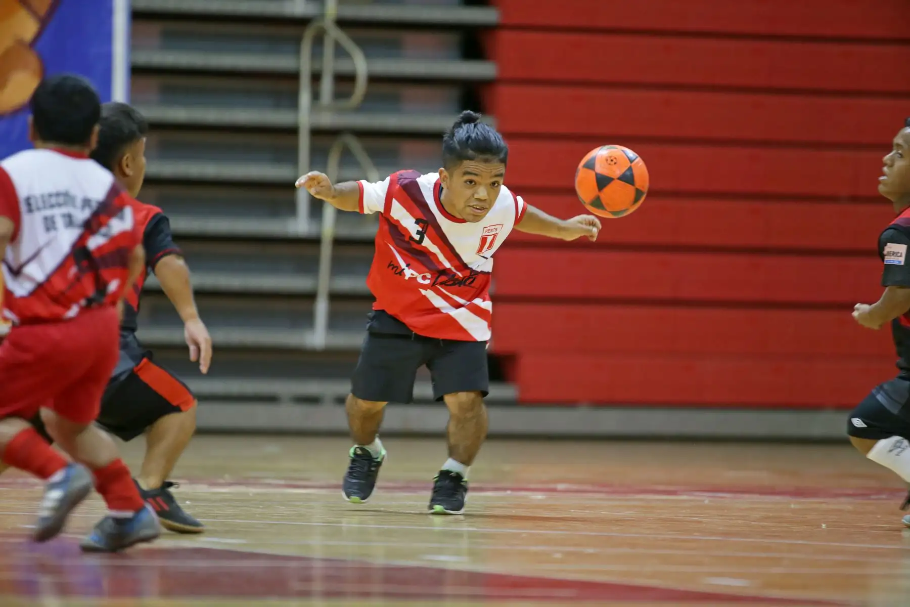 Selección Peruana de Talla Baja se prepara en Legado Videna con chalecos GPS para obtener mejores rendimientos, el equipo nacional comienza una aventura histórica que se pondrá a prueba en noviembre. Foto: ANDINA/ Legado