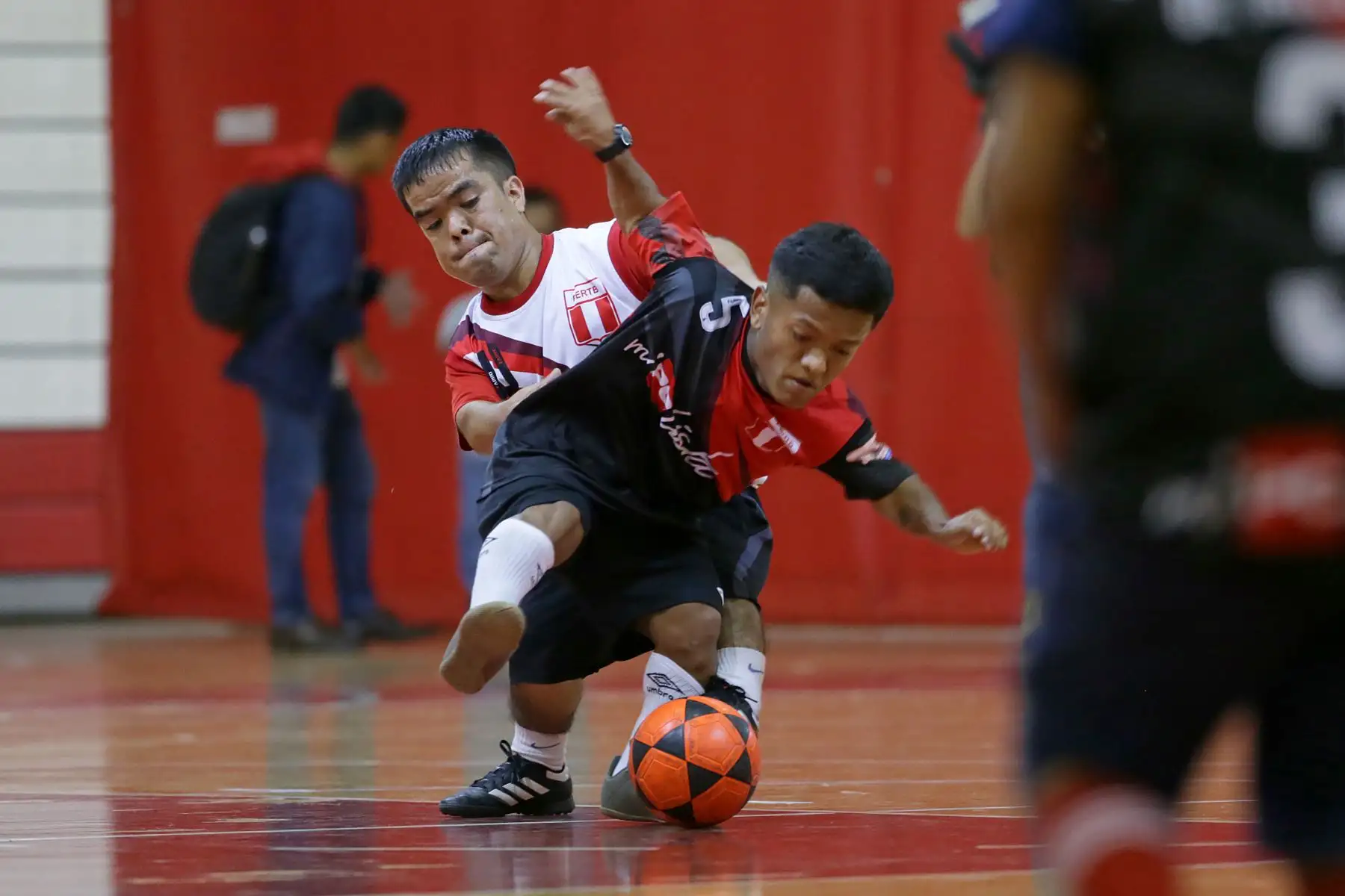 Selección Peruana de Talla Baja se prepara en Legado Videna con chalecos GPS para obtener mejores rendimientos, el equipo nacional comienza una aventura histórica que se pondrá a prueba en noviembre. Foto: ANDINA/ Legado