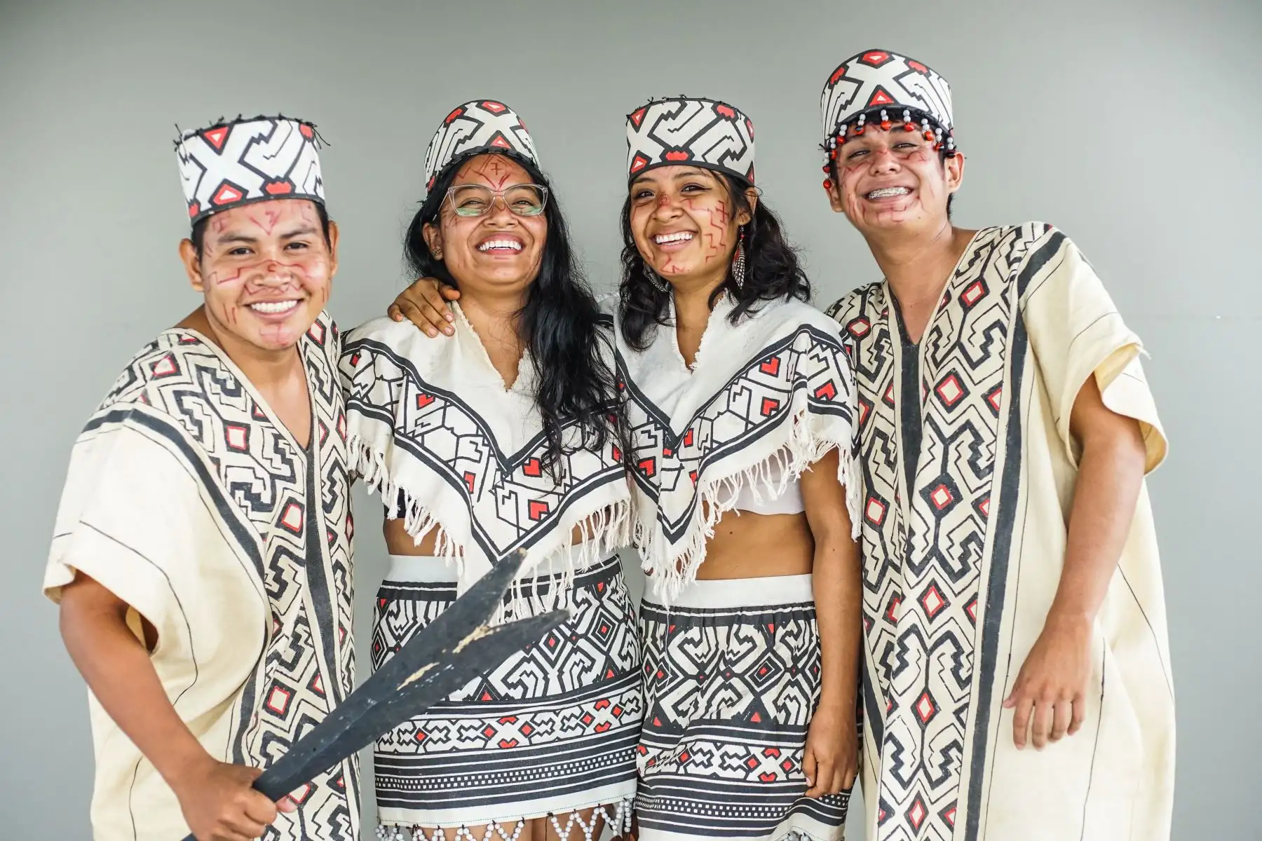 El Perú es un país culturalmente diverso, donde viven cerca de 6 millones de peruanas y peruanos que se autoidentifican como parte de pueblos indígenas u originarios y es el tercer país latinoamericano con mayor población indígena después de Guatemala y Bolivia. Según el Censo Nacional 2017 en el país existen 55 pueblos indígenas u originarios, de los cuales 51 son amazónicos y 4 andinos. La diversidad de nuestros pueblos también se expresa en las 48 lenguas indígenas u originarias habladas por el 16 % de la población total.
Foto: ANDINA/MINCUL
