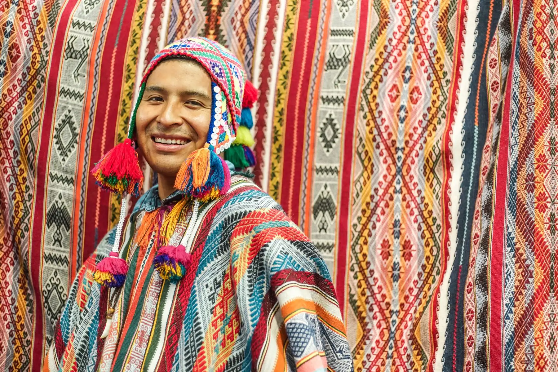El Perú es un país culturalmente diverso, donde viven cerca de 6 millones de peruanas y peruanos que se autoidentifican como parte de pueblos indígenas u originarios y es el tercer país latinoamericano con mayor población indígena después de Guatemala y Bolivia. Según el Censo Nacional 2017 en el país existen 55 pueblos indígenas u originarios, de los cuales 51 son amazónicos y 4 andinos. La diversidad de nuestros pueblos también se expresa en las 48 lenguas indígenas u originarias habladas por el 16 % de la población total.
Foto: ANDINA/MINCUL