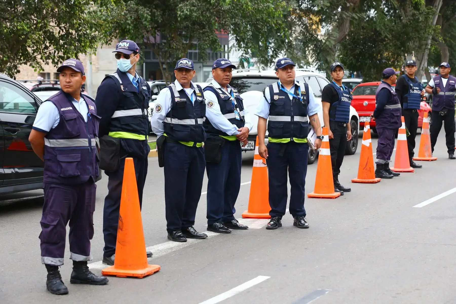 La Policía Nacional y la Municipalidad de Surco realizaron un megaoperativo de Seguridad Ciudadana, desplegando a más de mil policías y serenos en diversos puntos del distrito. El megaoperativo se realizó entre la intersección de la Av. Benavides con la Av. Velasco Astete, con la presencia del alcalde de Surco, Carlos Bruce.
Foto: ANDINA/Eddy Ramos