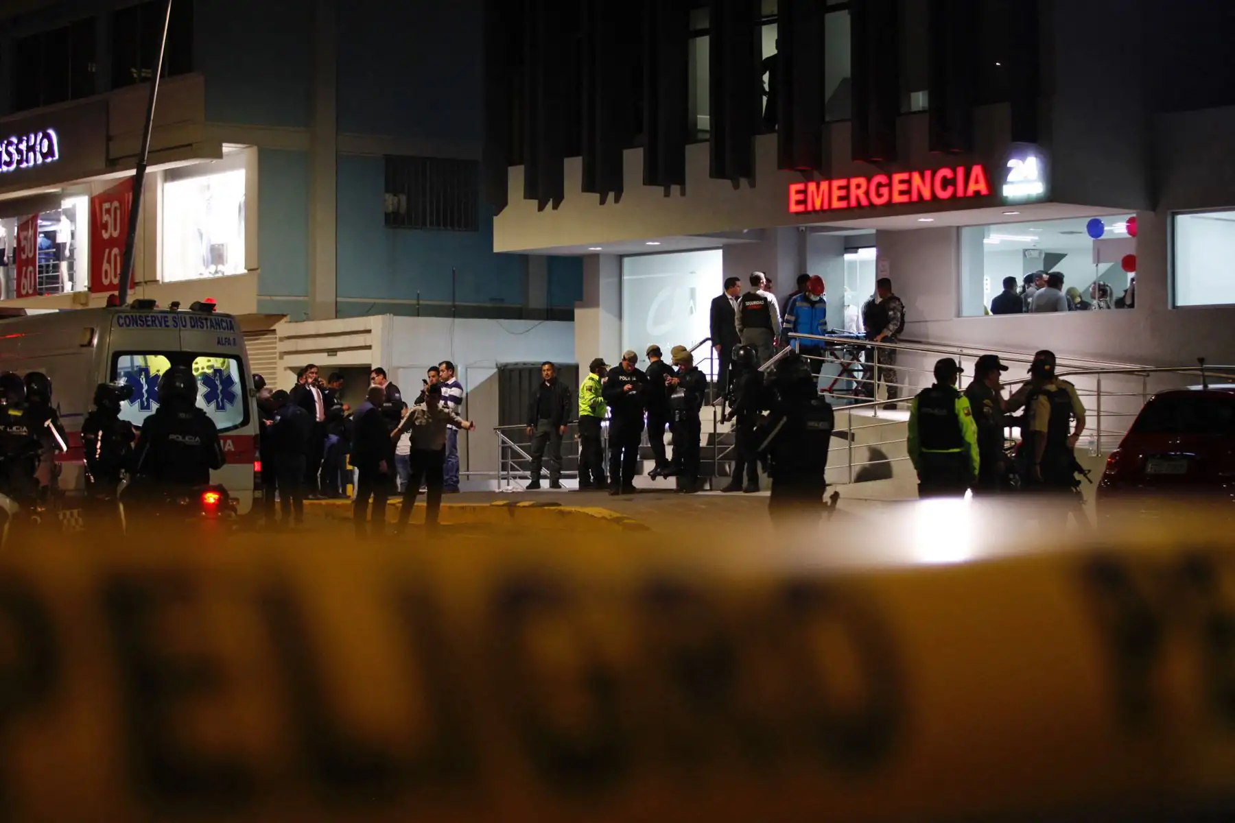 Vista general del hospital donde fue llevado el candidato presidencial Fernando Villavicencio luego de recibir un disparo en un mitin en Quito, el 9 de agosto de 2023.
Foto: AFP