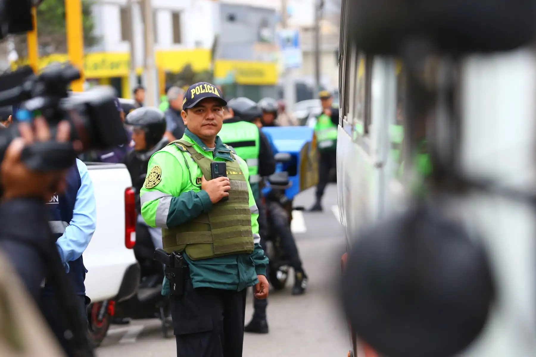 La Policía Nacional y la Municipalidad de Surco realizaron un megaoperativo de Seguridad Ciudadana, desplegando a más de mil policías y serenos en diversos puntos del distrito. 
Foto: ANDINA/Eddy Ramos