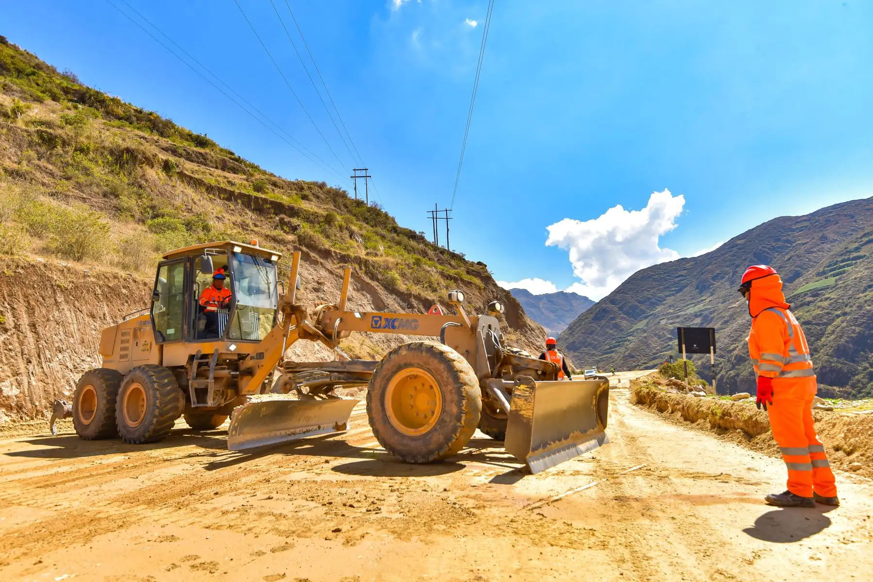 La ministra de Transportes y Comunicaciones, Paola Lazarte, supervisó los trabajos de mantenimiento y conservación que se están ejecutando en el corredor vial Huánuco-La Unión-Huallanca para acelerar esta obra que beneficiará a cerca de 300 mil habitantes de Huánuco y Áncash.
Foto: ANDINA/MTC