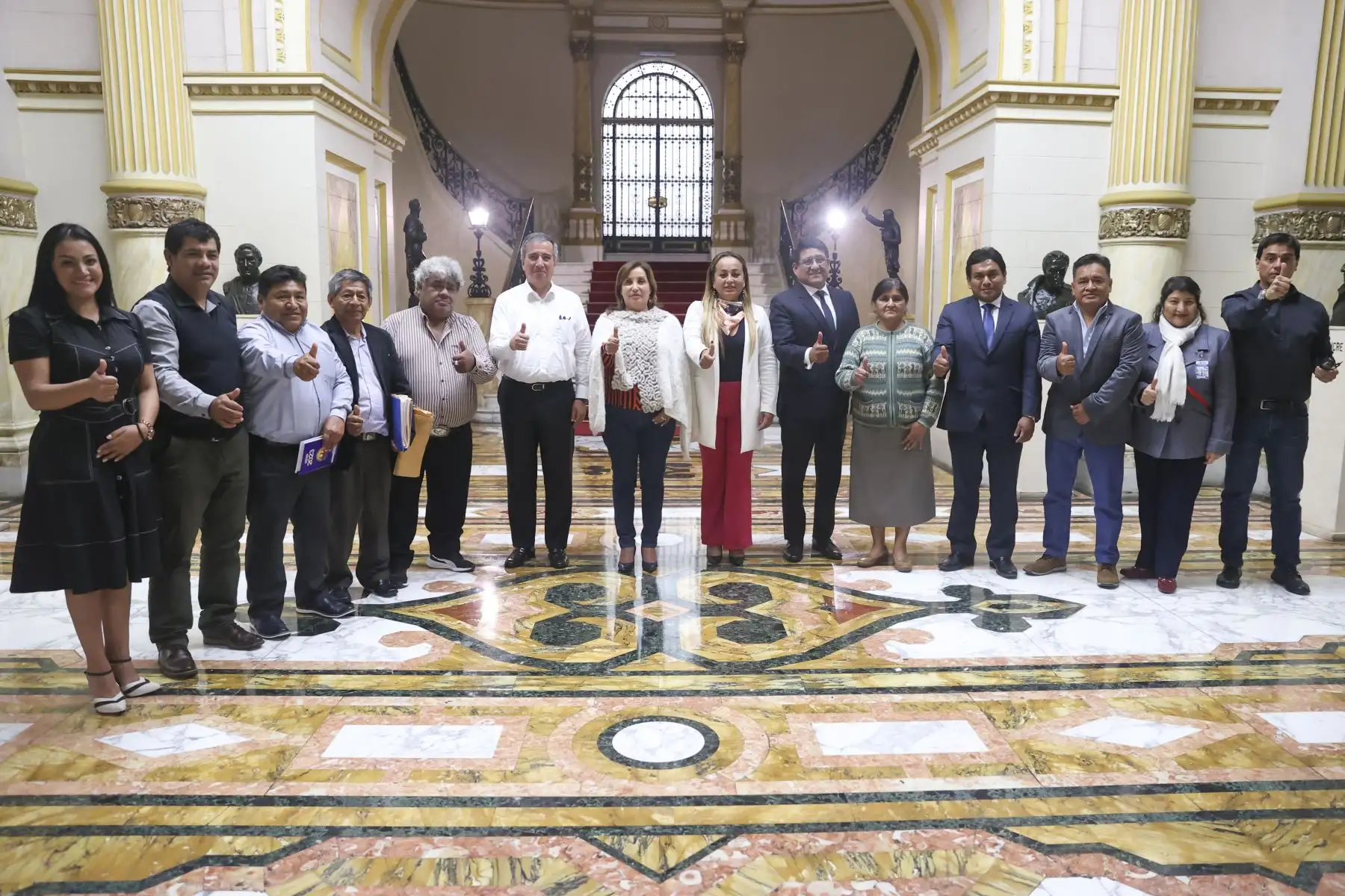 Presidenta de la República Dina Ercilia Boluarte Zegarra se reunió con pescadores y armadores artesanales, en Palacio de Gobierno.
Foto: ANDINA/Presidencia Perú