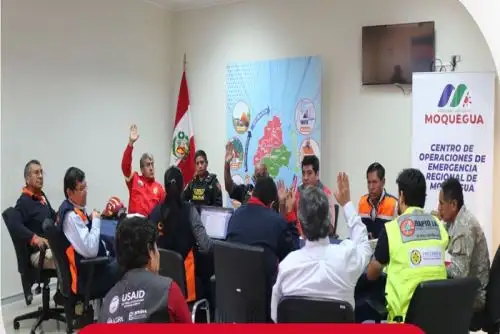 Actividad eruptiva del Ubinas se caracteriza por presentar de 1 a 4 explosiones por día que generan columnas de gases y cenizas que ascienden eventualmente hasta 5,400 metros sobre la cima del volcán.