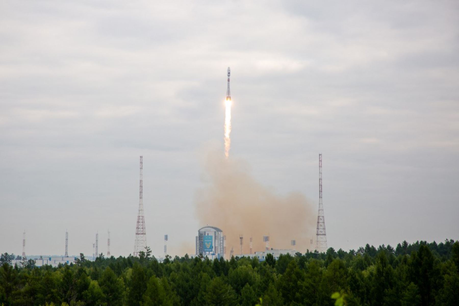 Rusia Lanza Con Éxito Su Primera Misión Robótica A La Luna Para Buscar