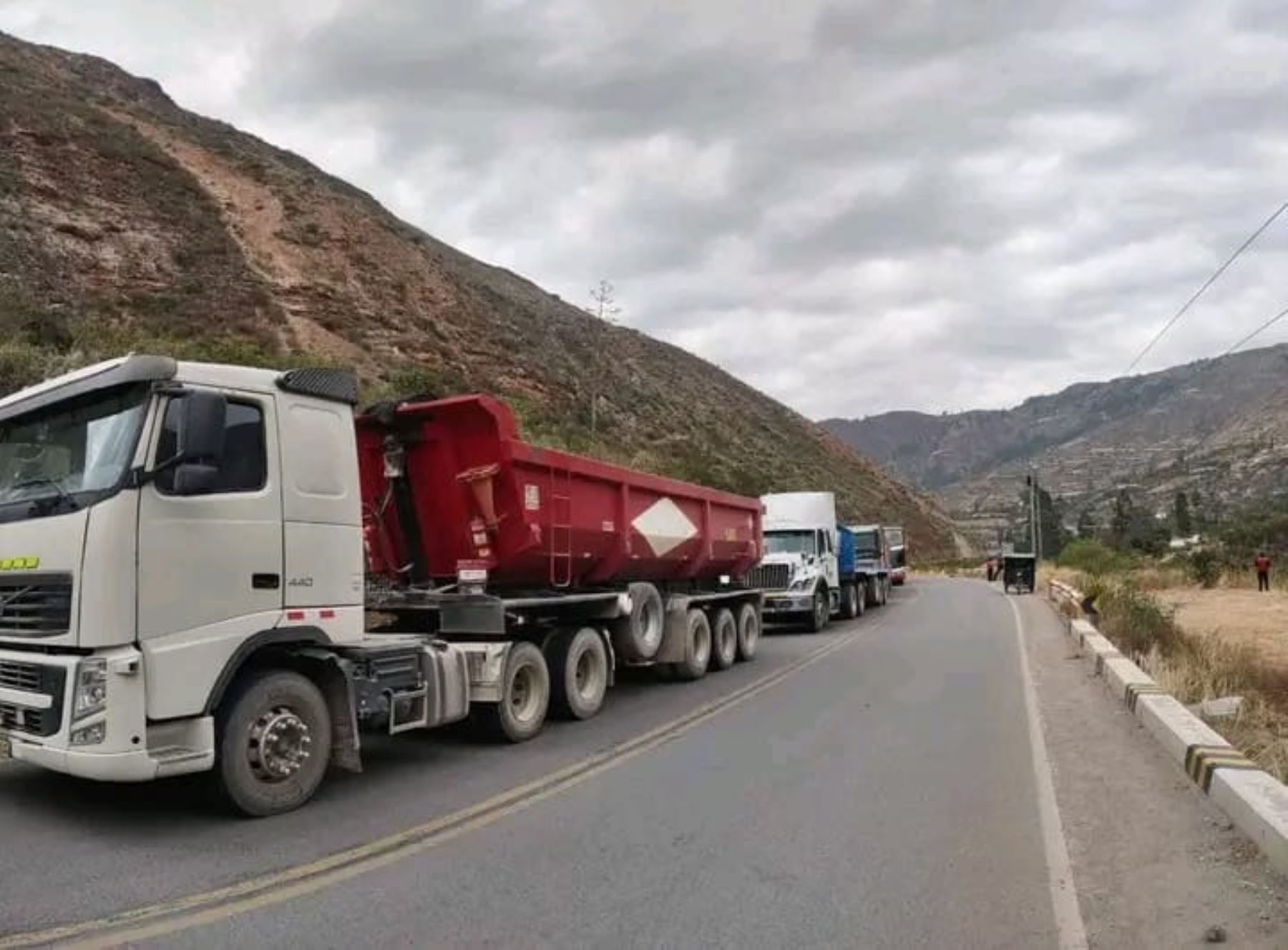 El tránsito en la carretera que comunica a Huancavelica con Ayacucho y Junín se encuentra restringido a causa de un deslizamiento.